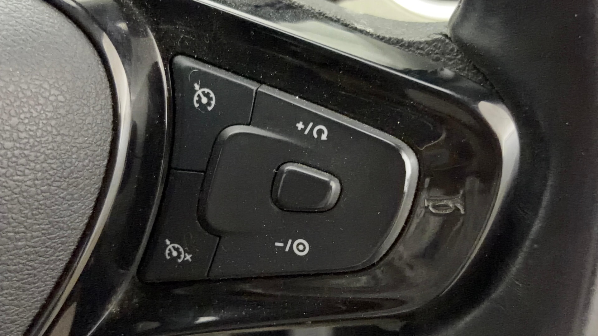View 2021 Tata Nexon Revotron XE Image 3 Used 2021 Tata Nexon Revotron XE Image 3