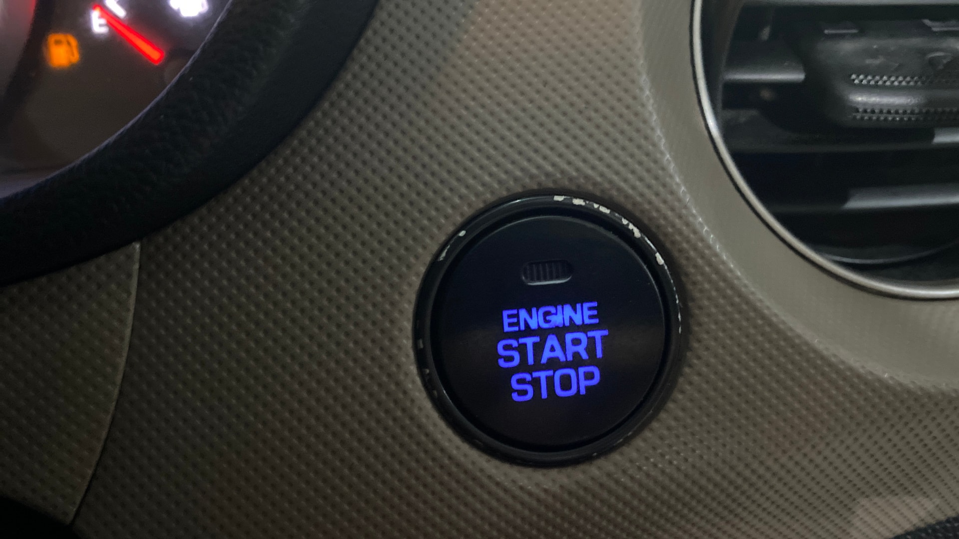 View 2015 Hyundai Grand i10 Sportz 1.2 Kappa Image 33 Used 2015 Hyundai Grand i10 Sportz 1.2 Kappa Image 33