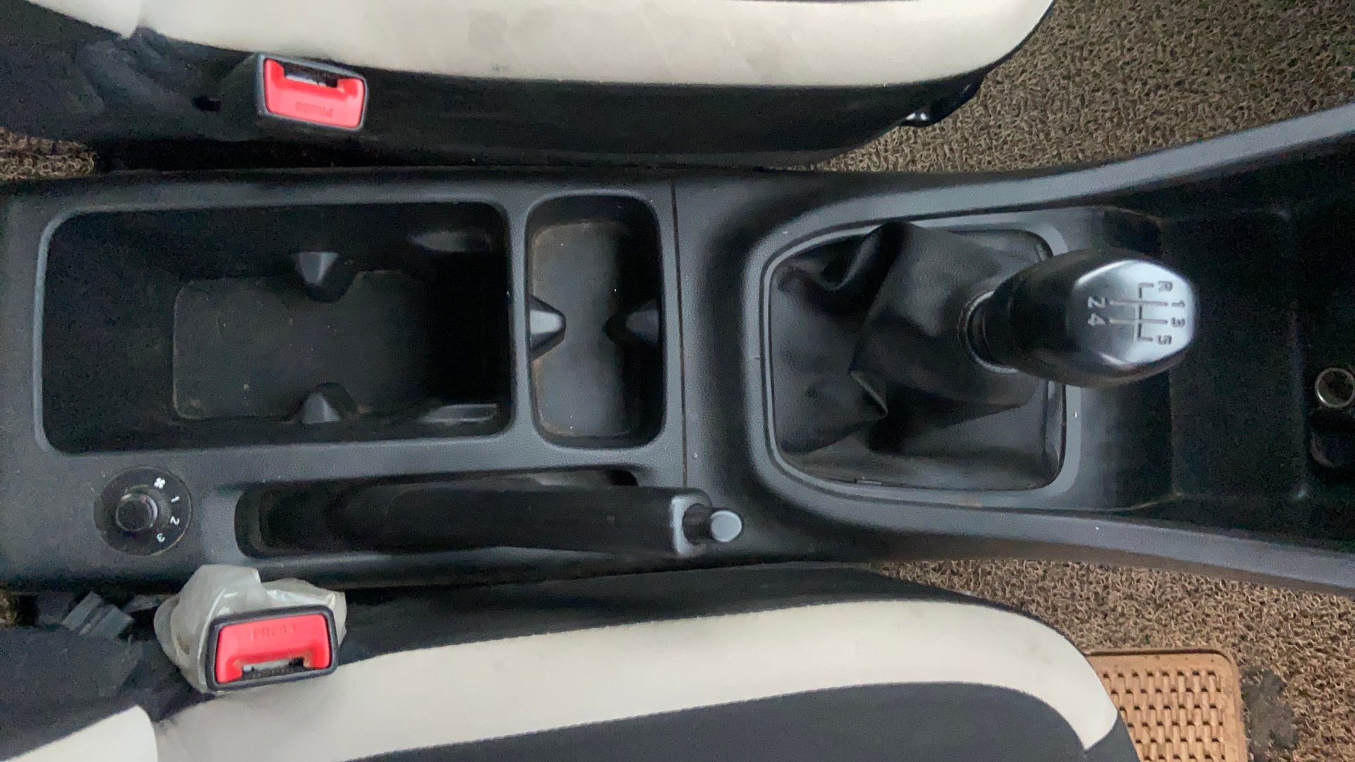 View 2025 Renault Triber RXE Image 38 Used 2025 Renault Triber RXE Image 38