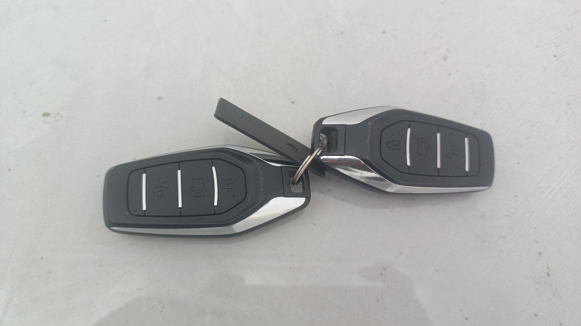 View 2016 Mahindra XUV500 W10 FWD Image 20 Used 2016 Mahindra XUV500 W10 FWD Image 20