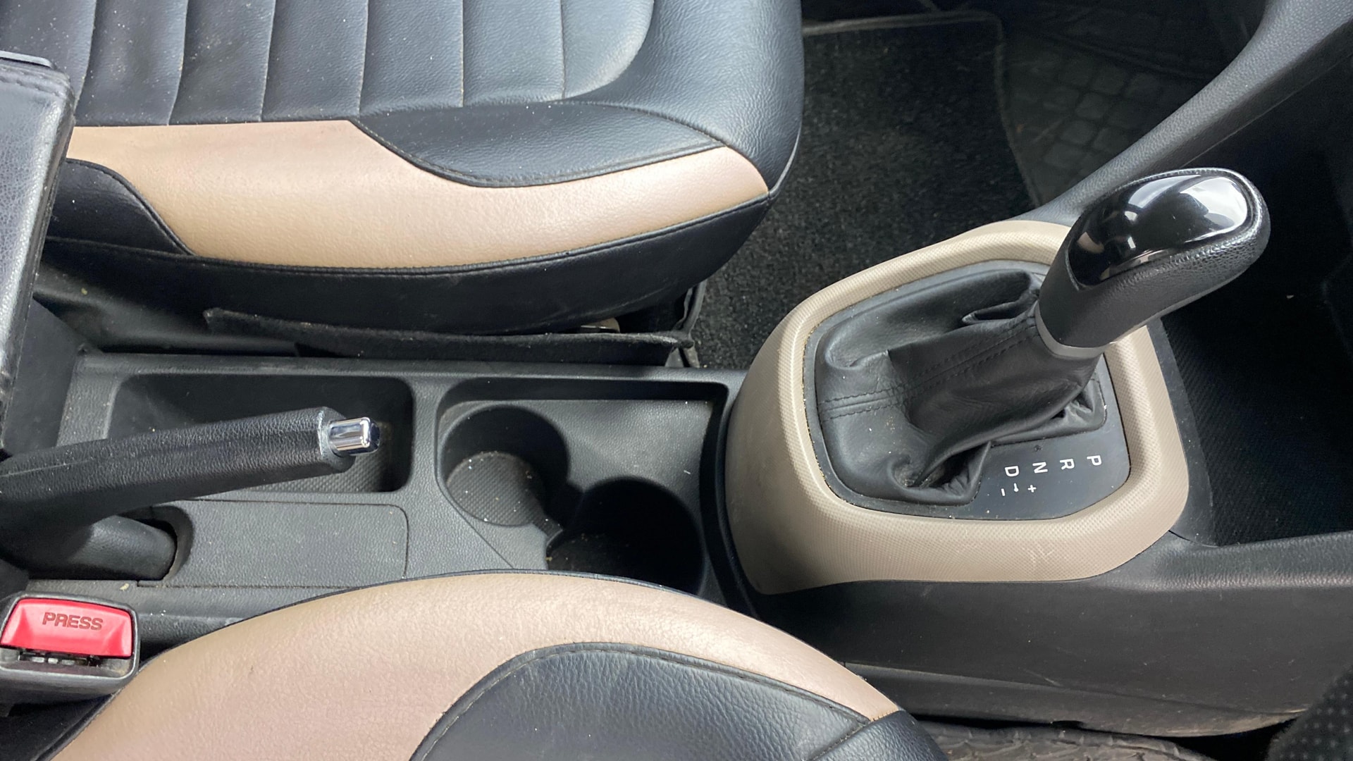 View 2019 Hyundai Grand i10 1.2 Sportz AT Petrol Image 40 Used 2019 Hyundai Grand i10 1.2 Sportz AT Petrol Image 40