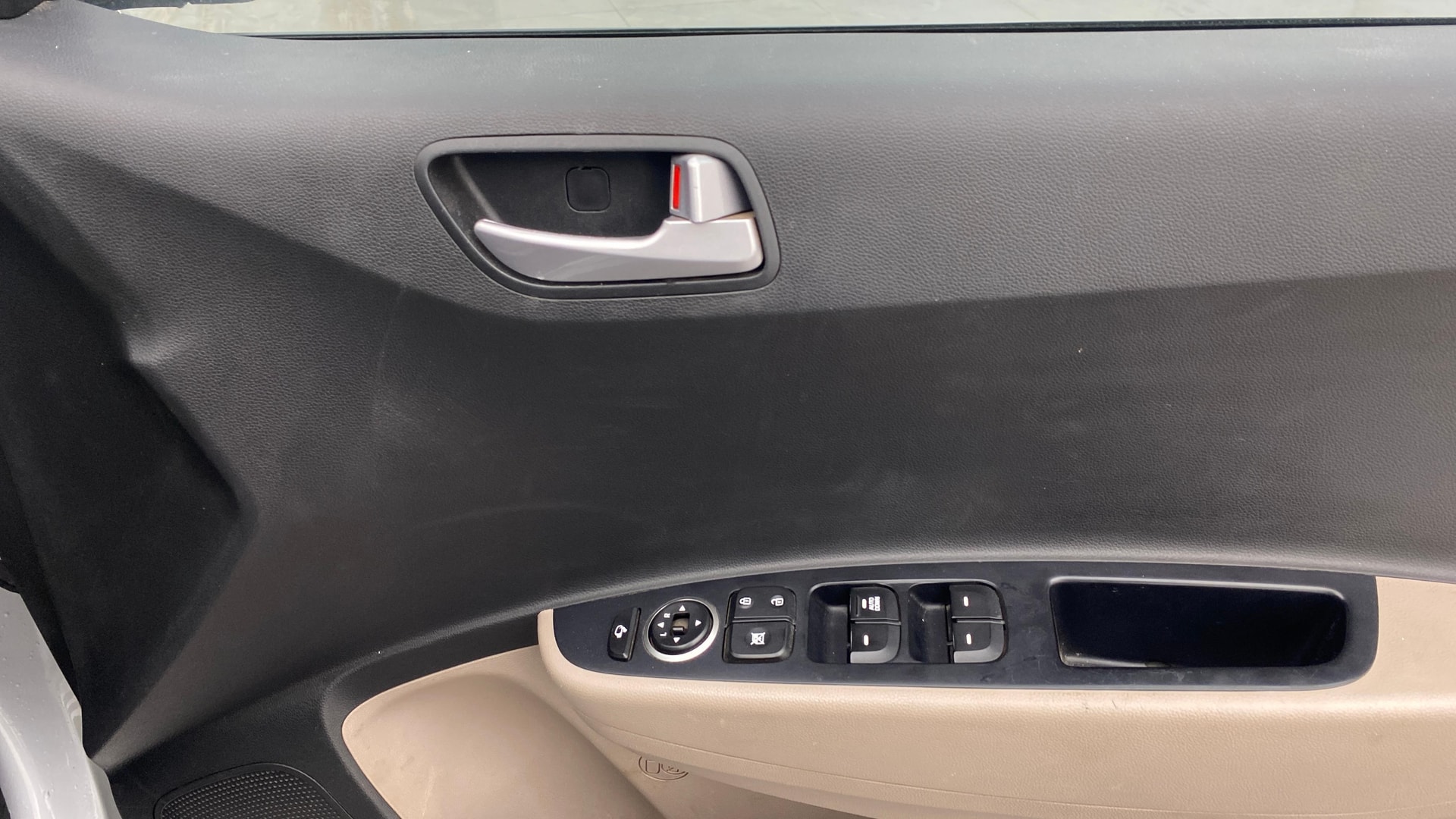 View 2019 Hyundai Grand i10 1.2 Sportz AT Petrol Image 38 Used 2019 Hyundai Grand i10 1.2 Sportz AT Petrol Image 38
