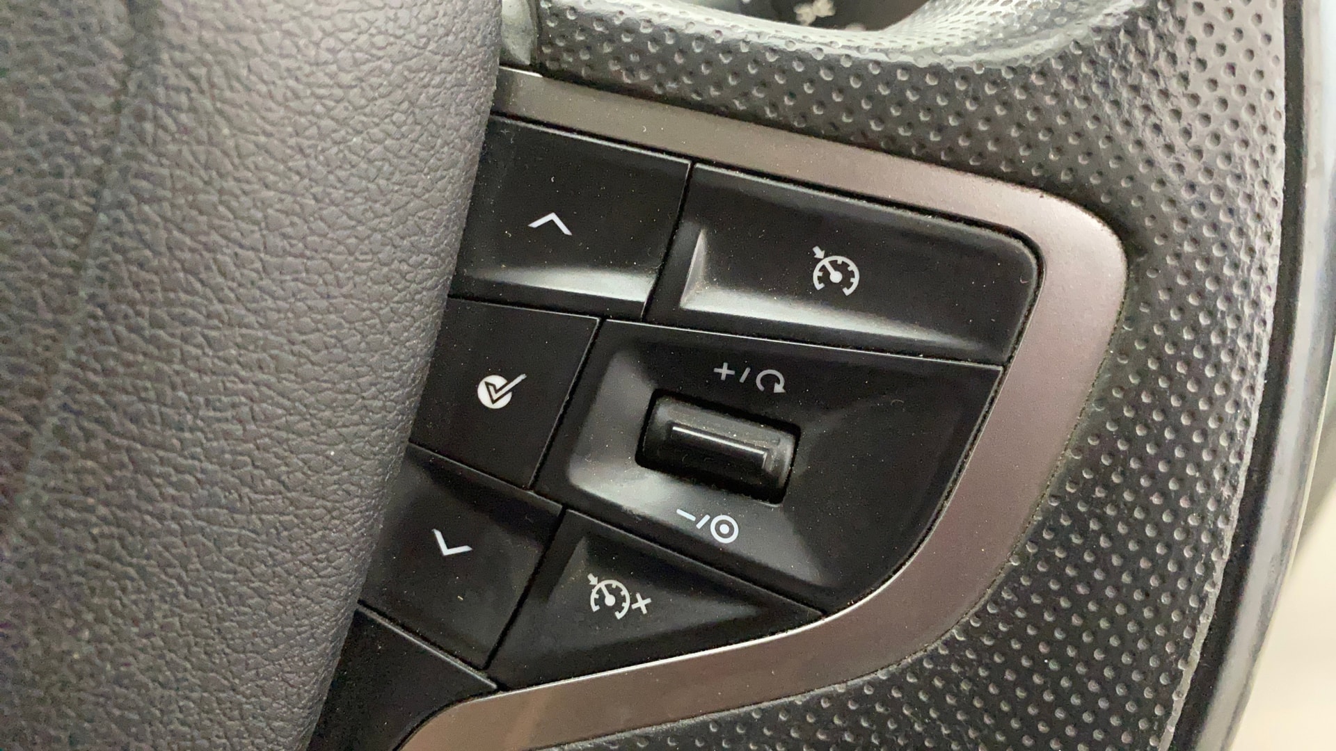 View 2021 Tata Safari XZ Plus Image 3 Used 2021 Tata Safari XZ Plus Image 3