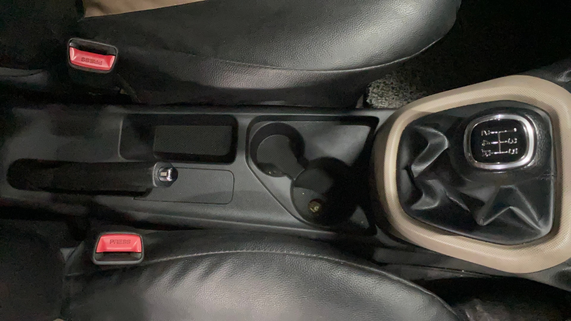 View 2017 Hyundai Grand i10 Sportz 1.2 Kappa Image 38 Used 2017 Hyundai Grand i10 Sportz 1.2 Kappa Image 38