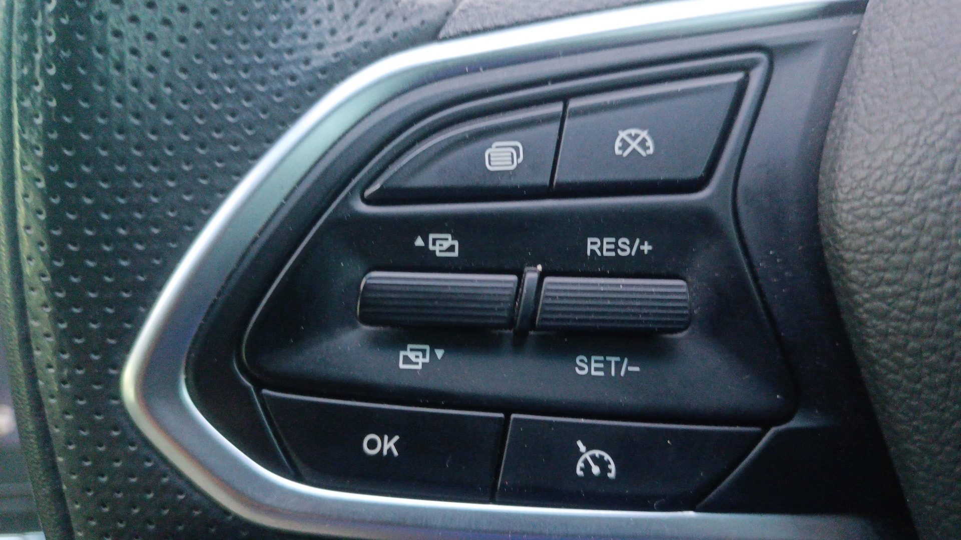 View 2021 MG Hector Sharp Petrol BS IV Image 3 Used 2021 MG Hector Sharp Petrol BS IV Image 3