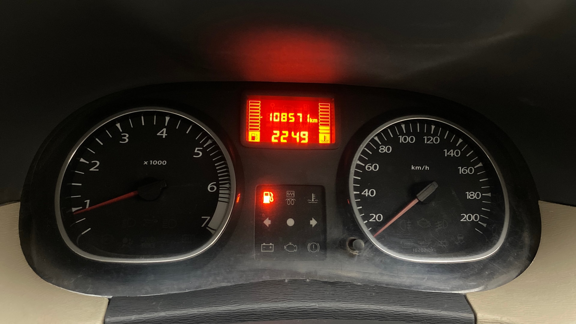 View 2014 Renault Duster Diesel 85PS STD Image 33 Used 2014 Renault Duster Diesel 85PS STD Image 33