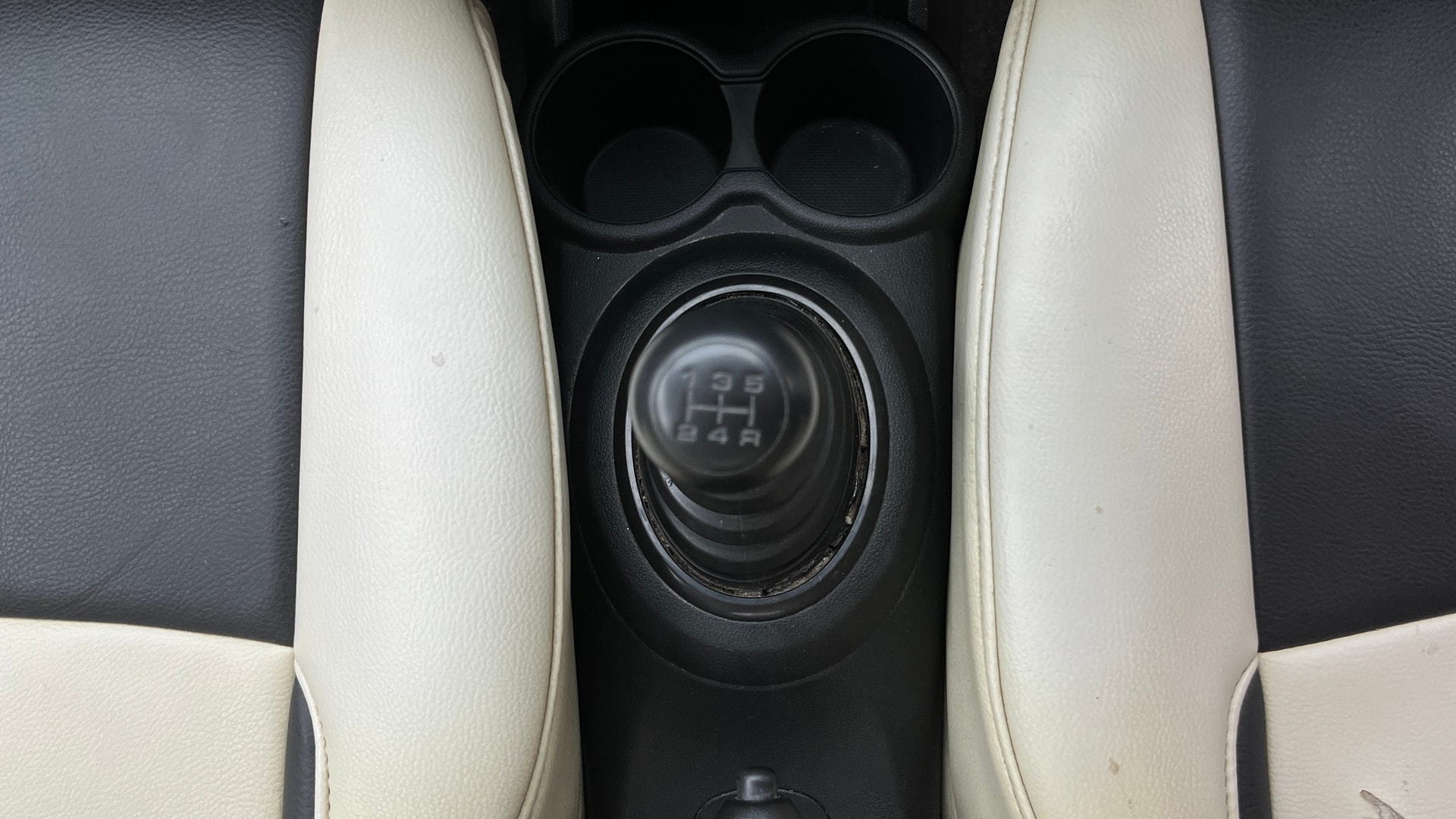 View 2013 Honda Amaze E MT Petrol BS IV Image 37 Used 2013 Honda Amaze E MT Petrol BS IV Image 37