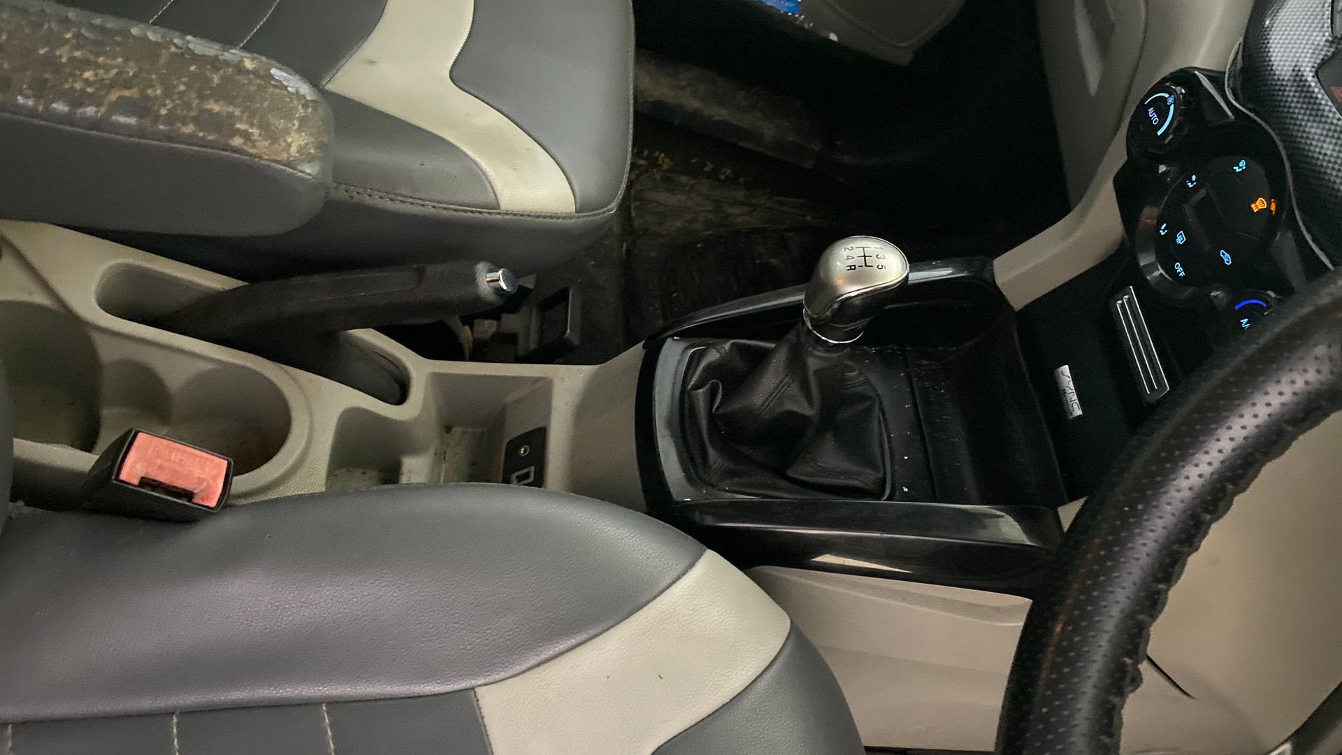 View 2014 Ford EcoSport 1.5 TDCi Diesel Ambiente BS IV Image 38 Used 2014 Ford EcoSport 1.5 TDCi Diesel Ambiente BS IV Image 38