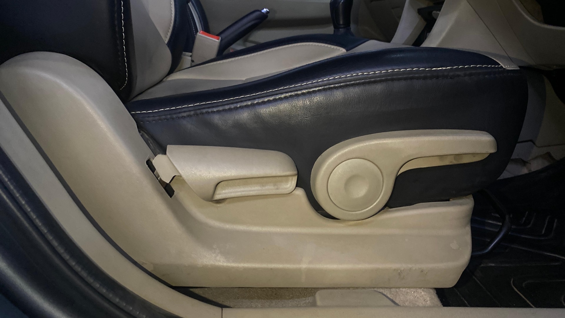 View 2023 Maruti Suzuki 1000 Base Variant Image 19 Used 2023 Maruti Suzuki 1000 Base Variant Image 19