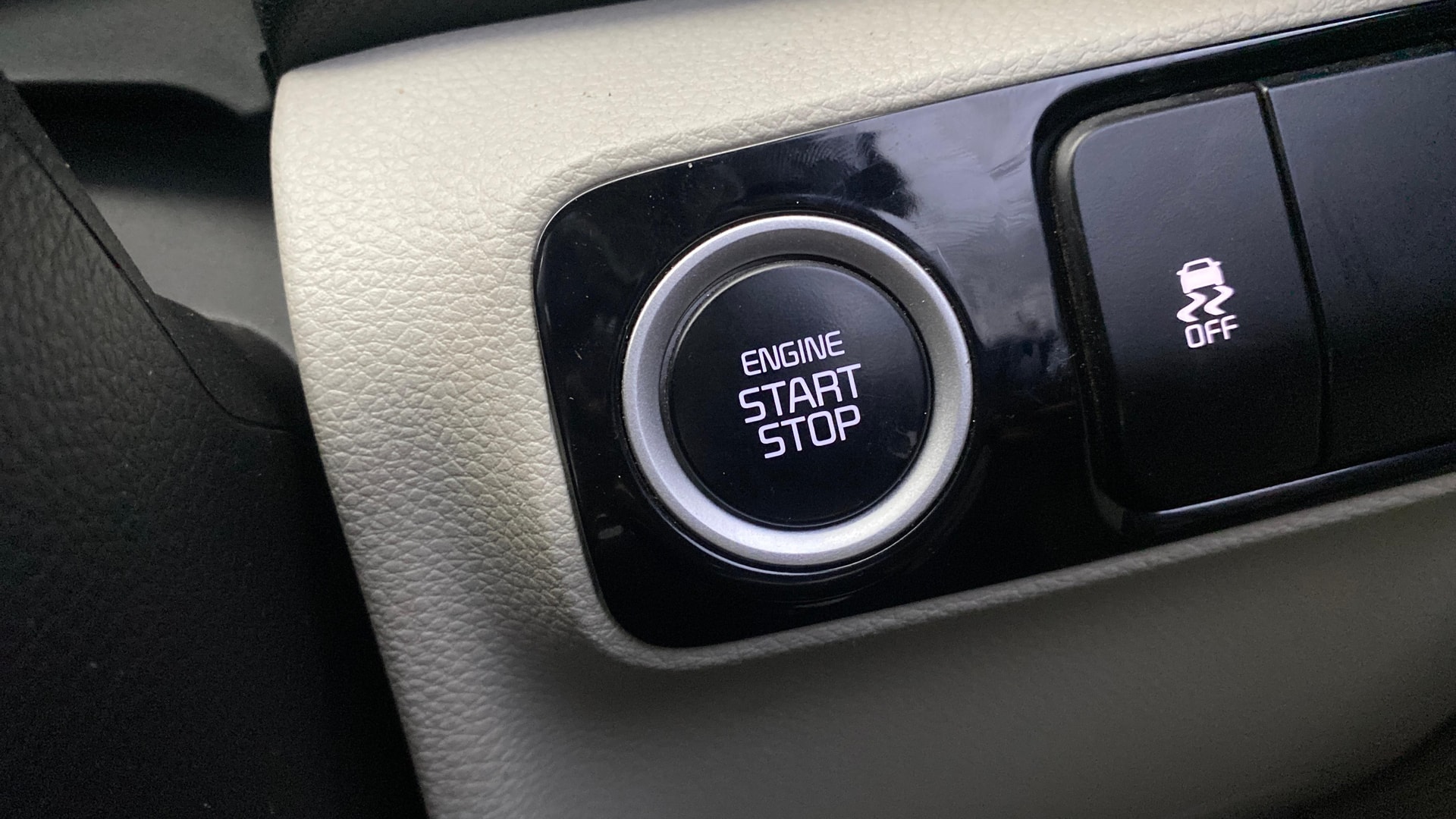 View 2023 Kia Sonet HTX AT Diesel Image 40 Used 2023 Kia Sonet HTX AT Diesel Image 40