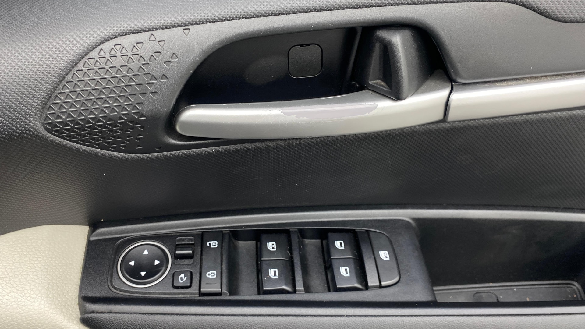 View 2023 Kia Sonet HTX AT Diesel Image 39 Used 2023 Kia Sonet HTX AT Diesel Image 39