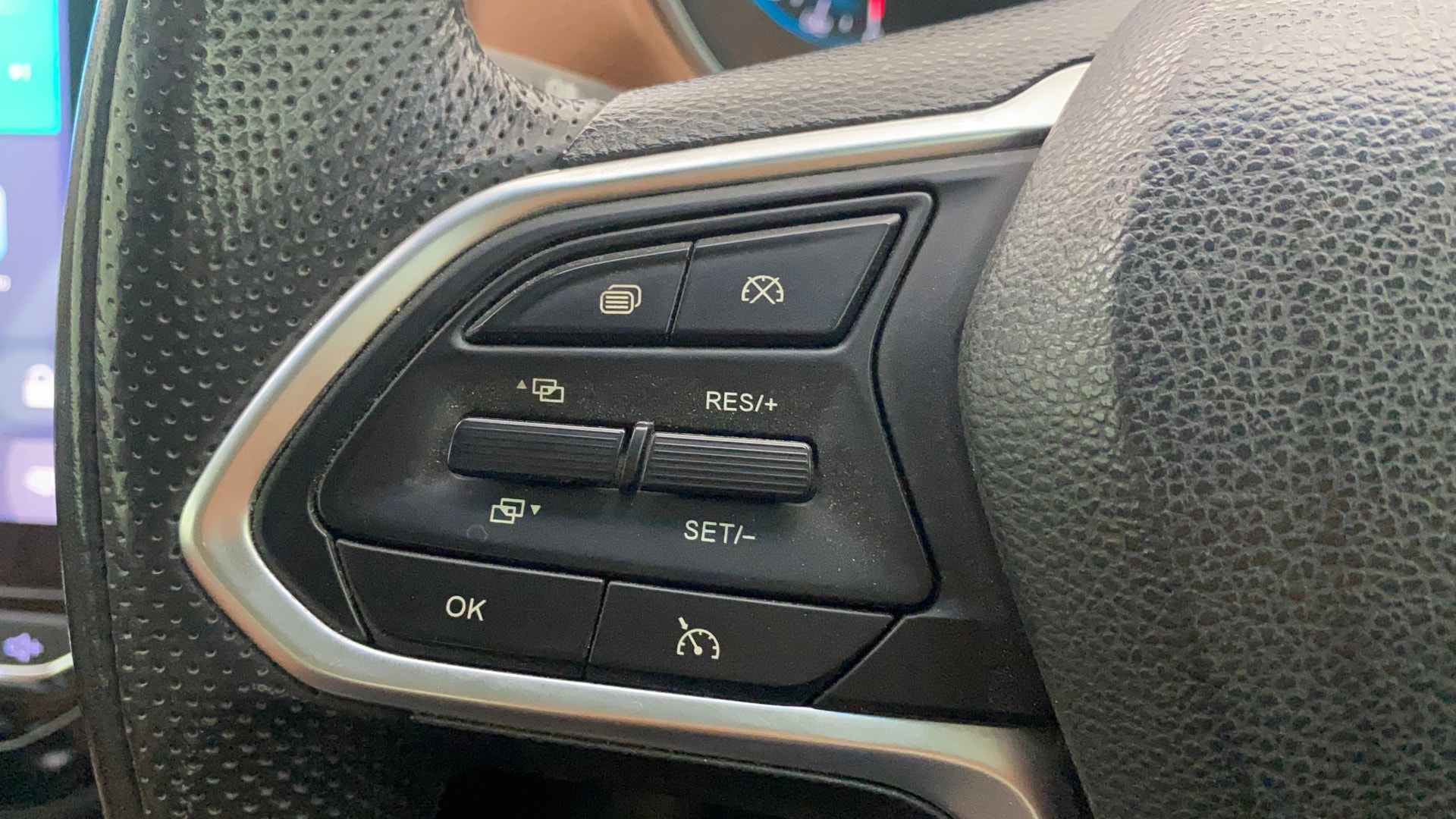 View 2022 MG Hector Plus Sharp CVT Petrol Image 3 Used 2022 MG Hector Plus Sharp CVT Petrol Image 3