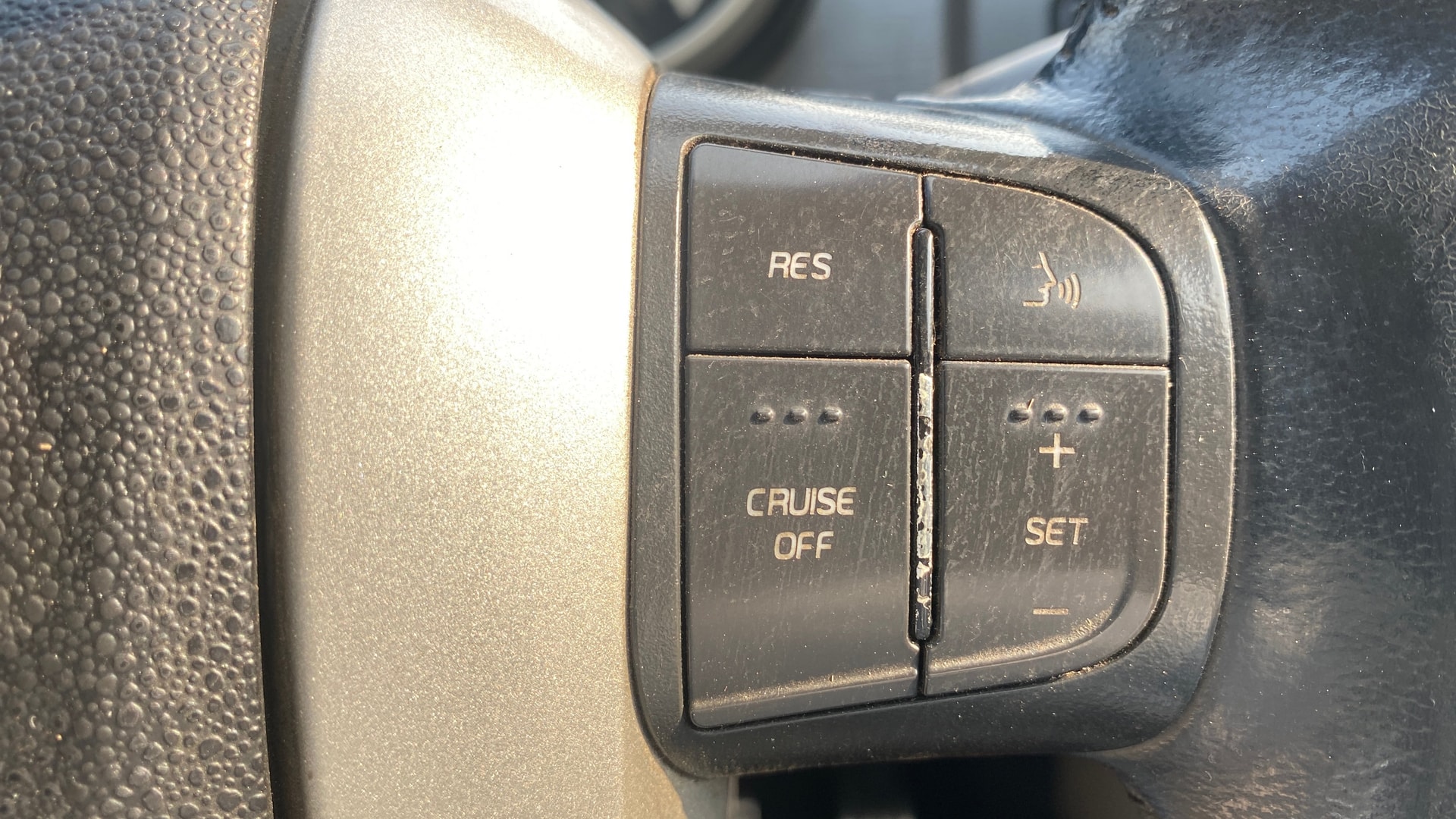 View 2017 Mahindra XUV500 W10 1.99-Litre AT Image 3 Used 2017 Mahindra XUV500 W10 1.99-Litre AT Image 3