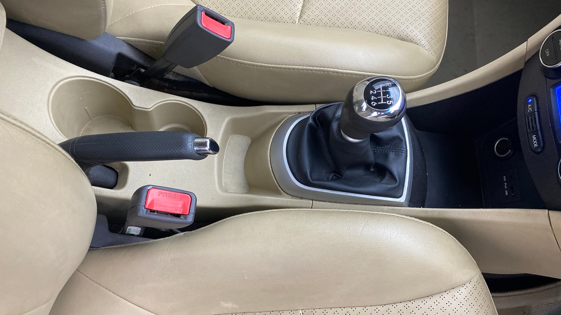 View 2013 Hyundai Fluidic Verna 1.6 CRDI SX AT Image 40 Used 2013 Hyundai Fluidic Verna 1.6 CRDI SX AT Image 40