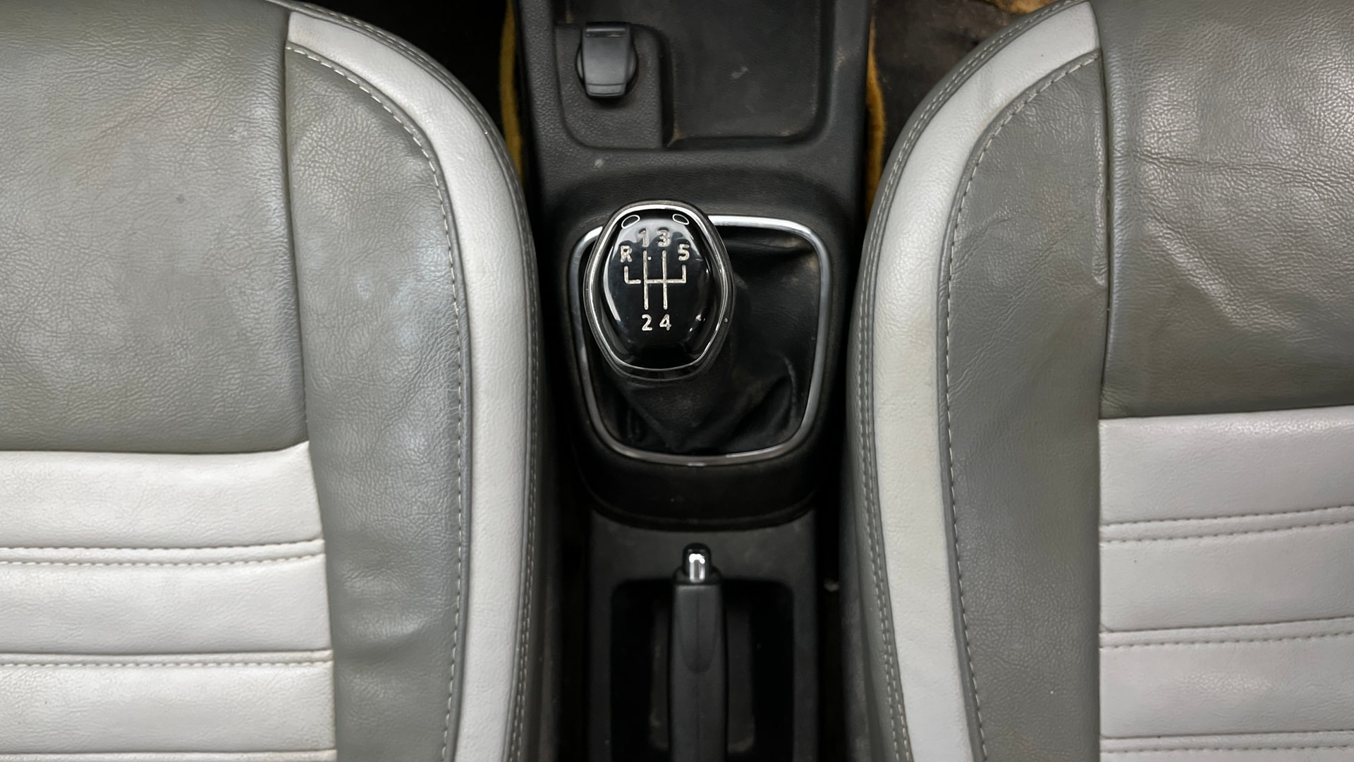 View 2018 Renault Kwid RXL 1.0 BS IV Image 38 Used 2018 Renault Kwid RXL 1.0 BS IV Image 38
