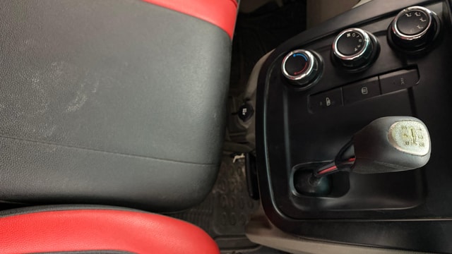 View Mahindra KUV100 Image 38 Used Mahindra KUV100 Image 38