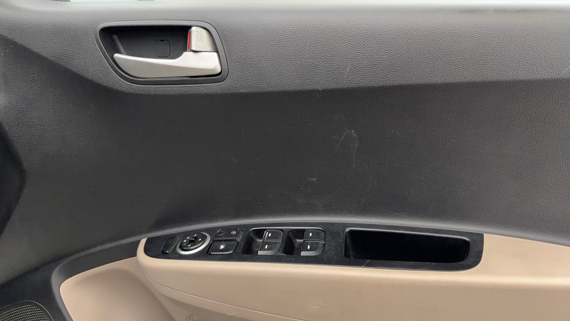 View 2014 Hyundai Grand i10 1.2 Asta Petrol Image 33 Used 2014 Hyundai Grand i10 1.2 Asta Petrol Image 33