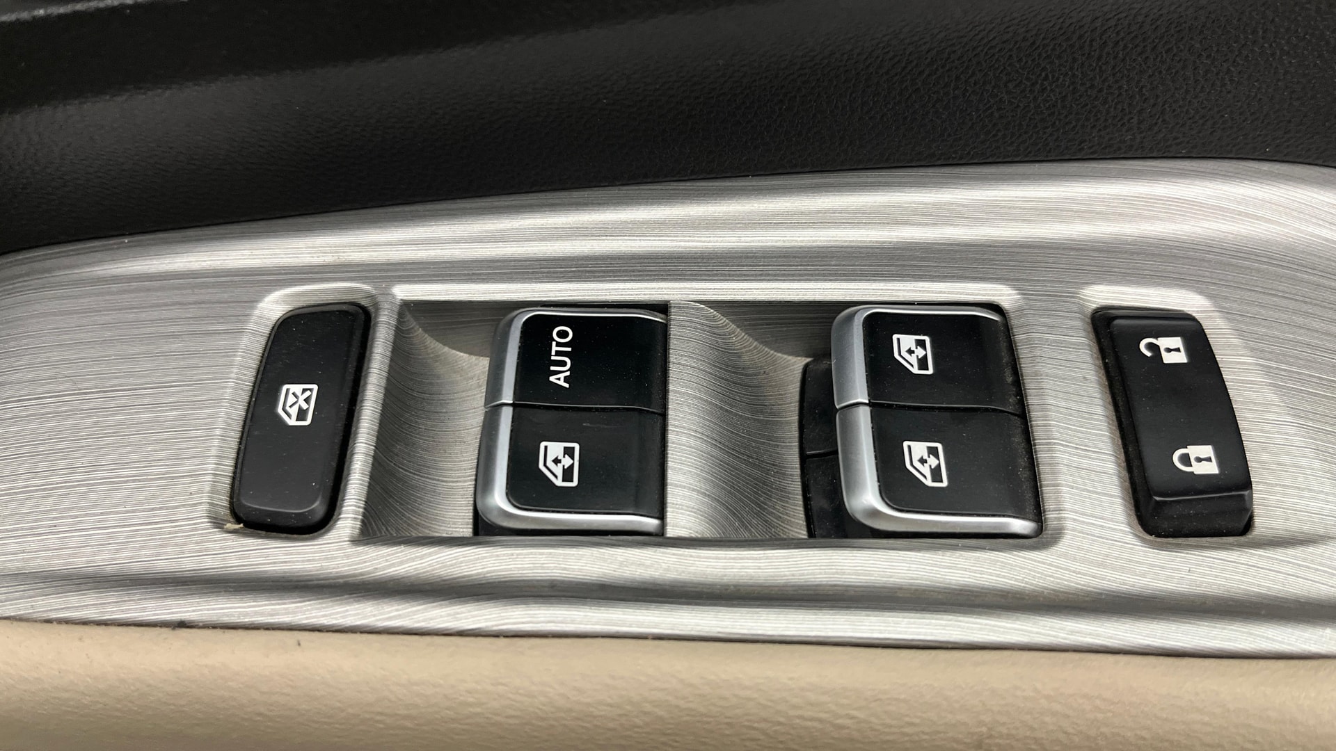 View 2023 MG Hector Sharp Pro CVT Petrol Dual Tone Image 35 Used 2023 MG Hector Sharp Pro CVT Petrol Dual Tone Image 35