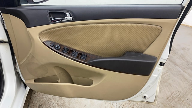 View Hyundai Fluidic Verna Image 32 Used Hyundai Fluidic Verna Image 32