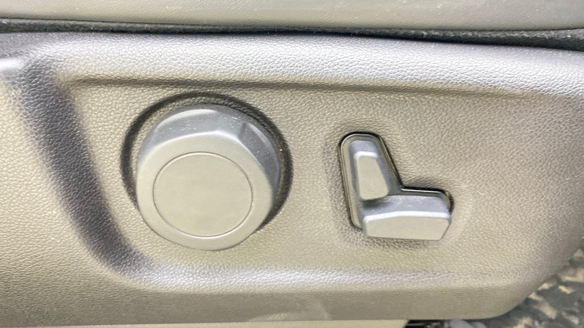 View 2023 Mahindra Scorpio-N Z2 7 STR Petrol Image 12 Used 2023 Mahindra Scorpio-N Z2 7 STR Petrol Image 12