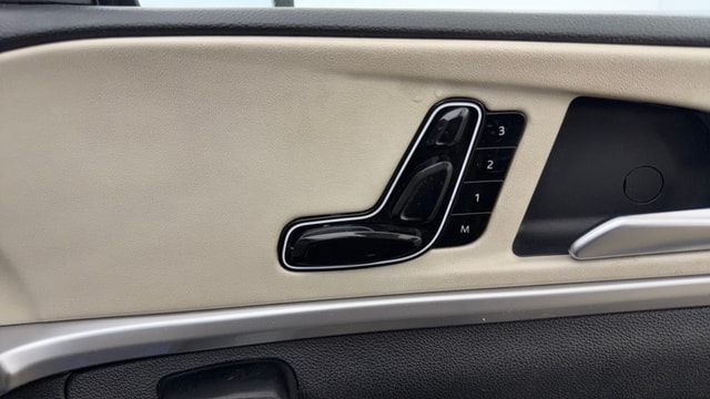 View Mahindra XUV700 Image 12 Used Mahindra XUV700 Image 12