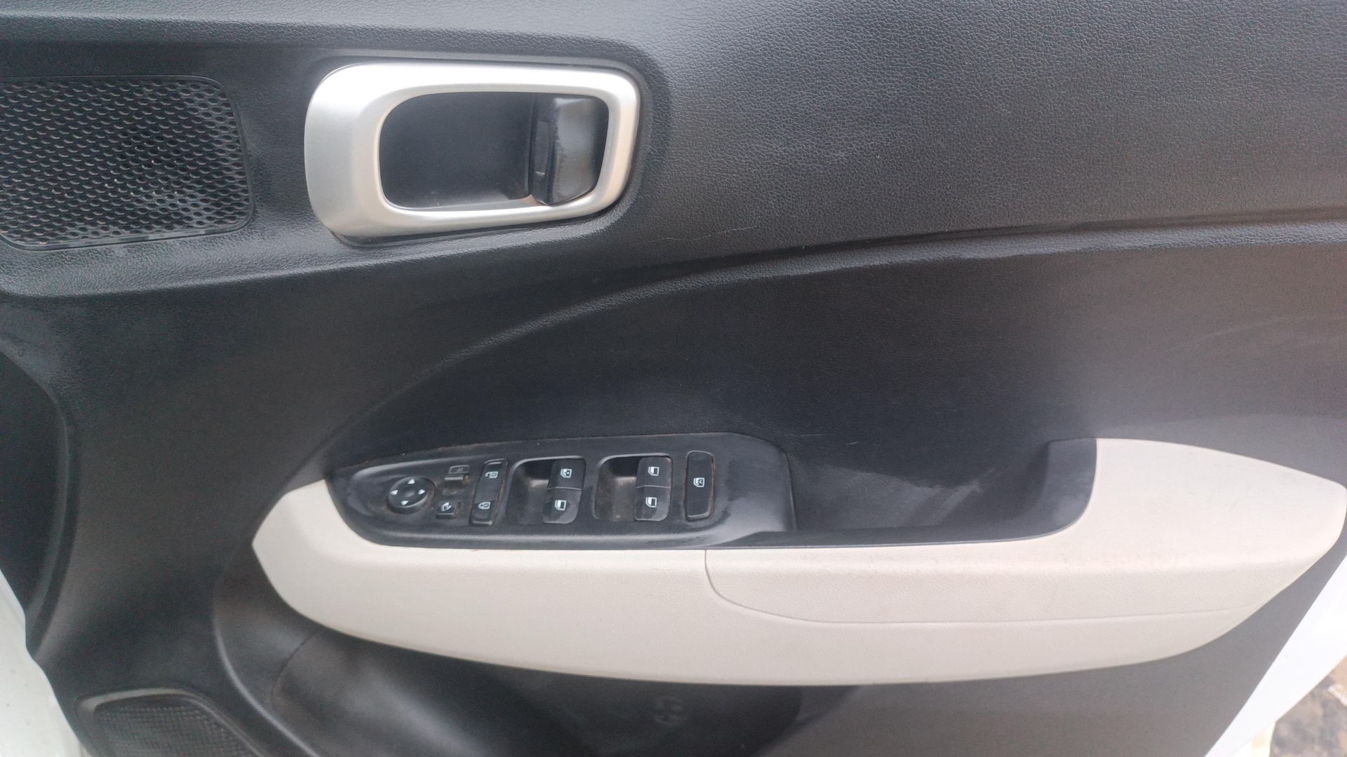 View 2024 Hyundai Venue SX 1.2 Petrol MT Image 35 Used 2024 Hyundai Venue SX 1.2 Petrol MT Image 35