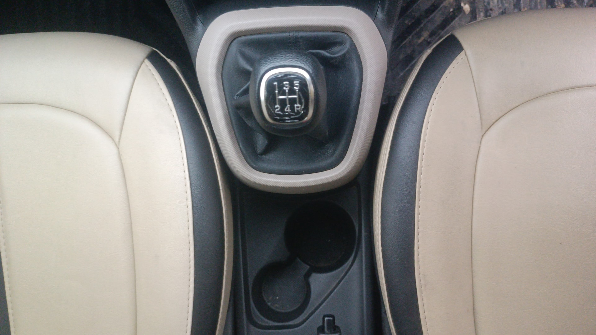 View 2020 Hyundai Grand i10 Sportz 1.2 Kappa Image 38 Used 2020 Hyundai Grand i10 Sportz 1.2 Kappa Image 38