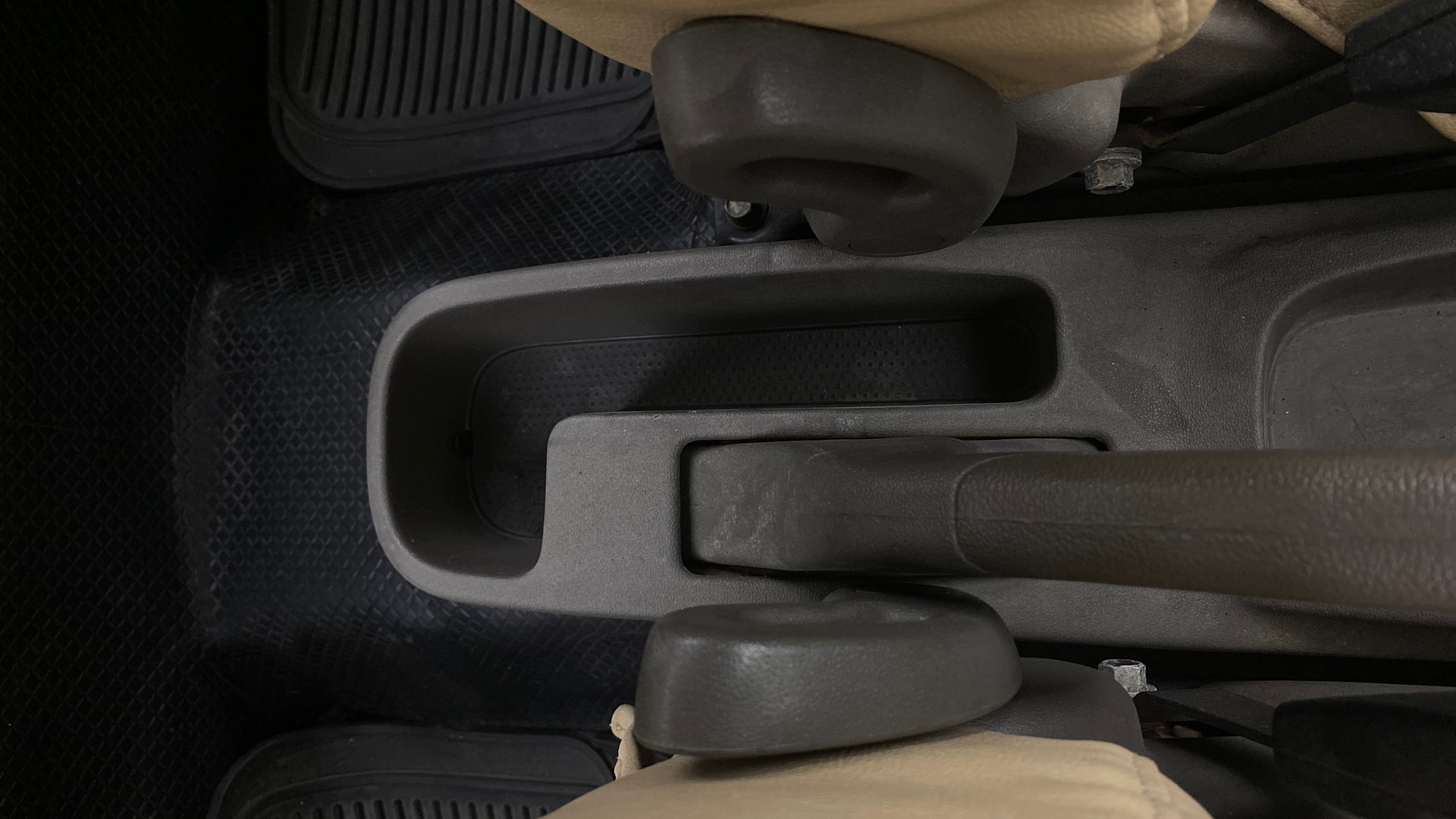 View 2014 Hyundai i10 1.2 Asta MT Image 18 Used 2014 Hyundai i10 1.2 Asta MT Image 18
