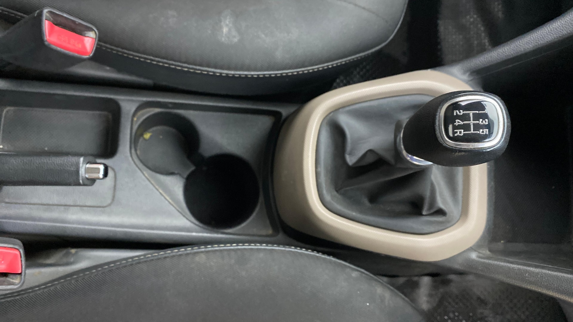 View 2015 Hyundai Grand i10 Sportz 1.2 Kappa Image 38 Used 2015 Hyundai Grand i10 Sportz 1.2 Kappa Image 38