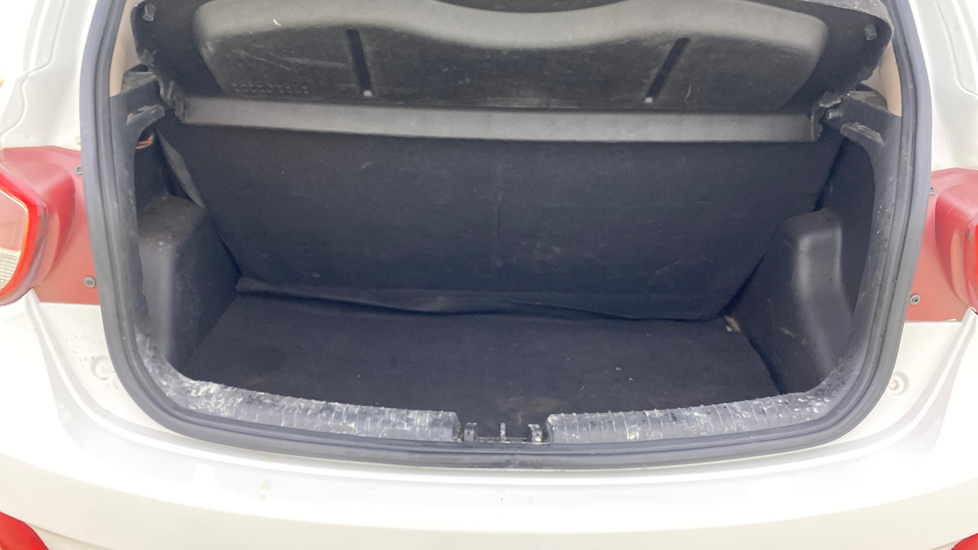 View 2015 Hyundai Grand i10 Sportz 1.2 Kappa Image 6 Used 2015 Hyundai Grand i10 Sportz 1.2 Kappa Image 6