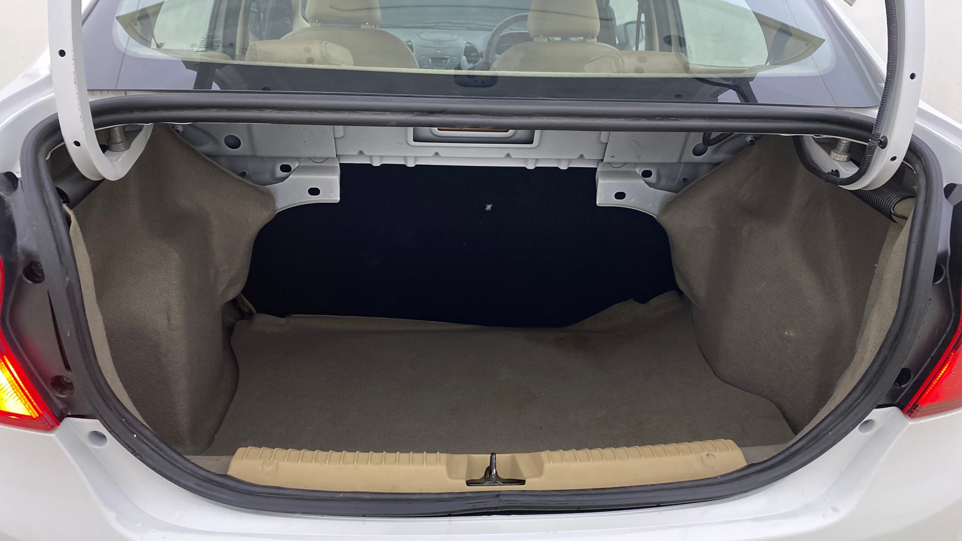 View 2016 Ford Figo Aspire 1.2P Ambiente MT BS IV Image 10 Used 2016 Ford Figo Aspire 1.2P Ambiente MT BS IV Image 10