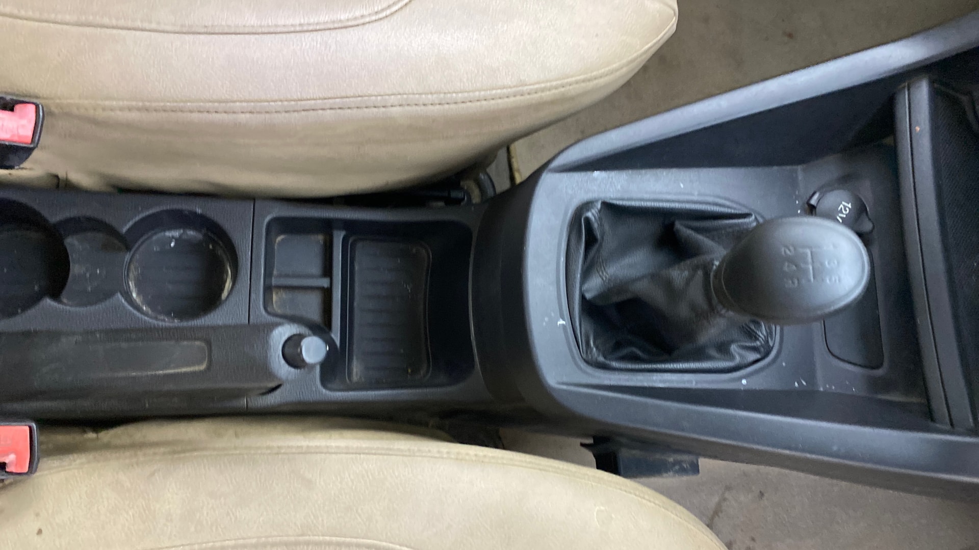 View 2016 Ford Figo Aspire 1.2P Ambiente MT BS IV Image 37 Used 2016 Ford Figo Aspire 1.2P Ambiente MT BS IV Image 37