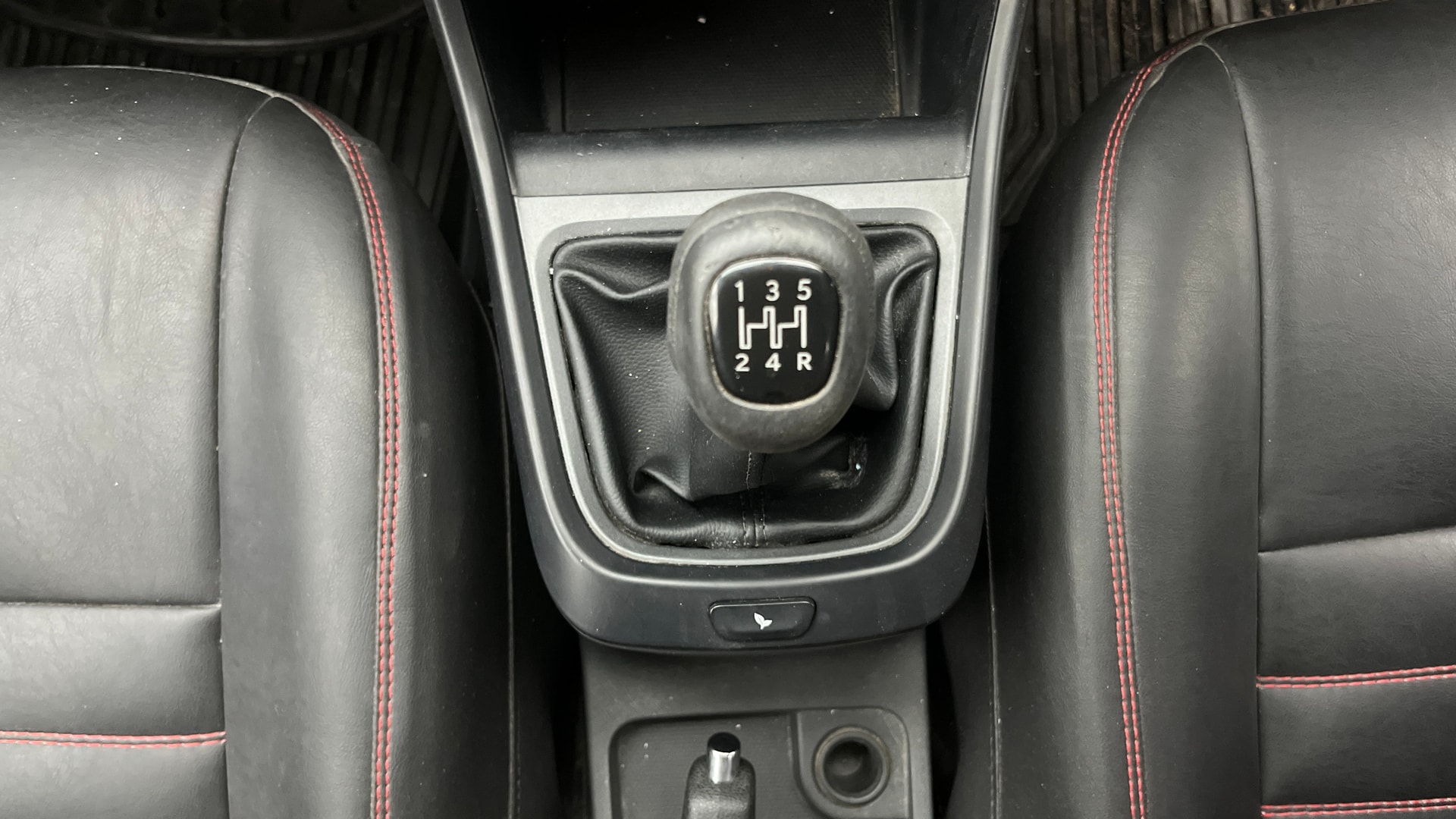 View 2020 Tata Altroz XM Petrol Image 38 Used 2020 Tata Altroz XM Petrol Image 38