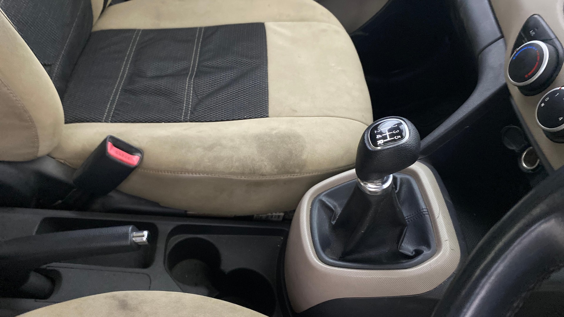 View 2013 Hyundai Grand i10 1.2 Asta Petrol Image 38 Used 2013 Hyundai Grand i10 1.2 Asta Petrol Image 38