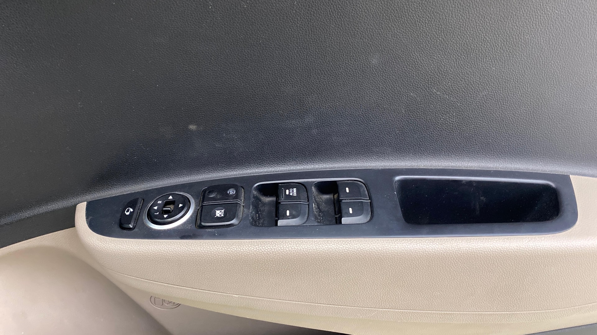 View 2013 Hyundai Grand i10 1.2 Asta Petrol Image 32 Used 2013 Hyundai Grand i10 1.2 Asta Petrol Image 32