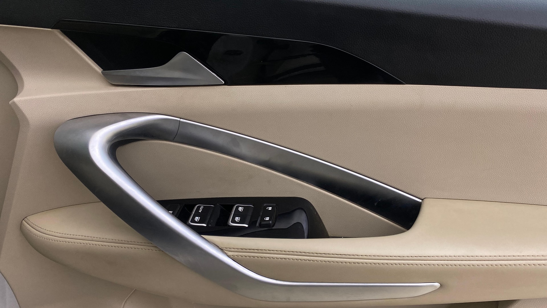 View 2023 MG Hector Sharp Diesel Dual Tone Image 40 Used 2023 MG Hector Sharp Diesel Dual Tone Image 40