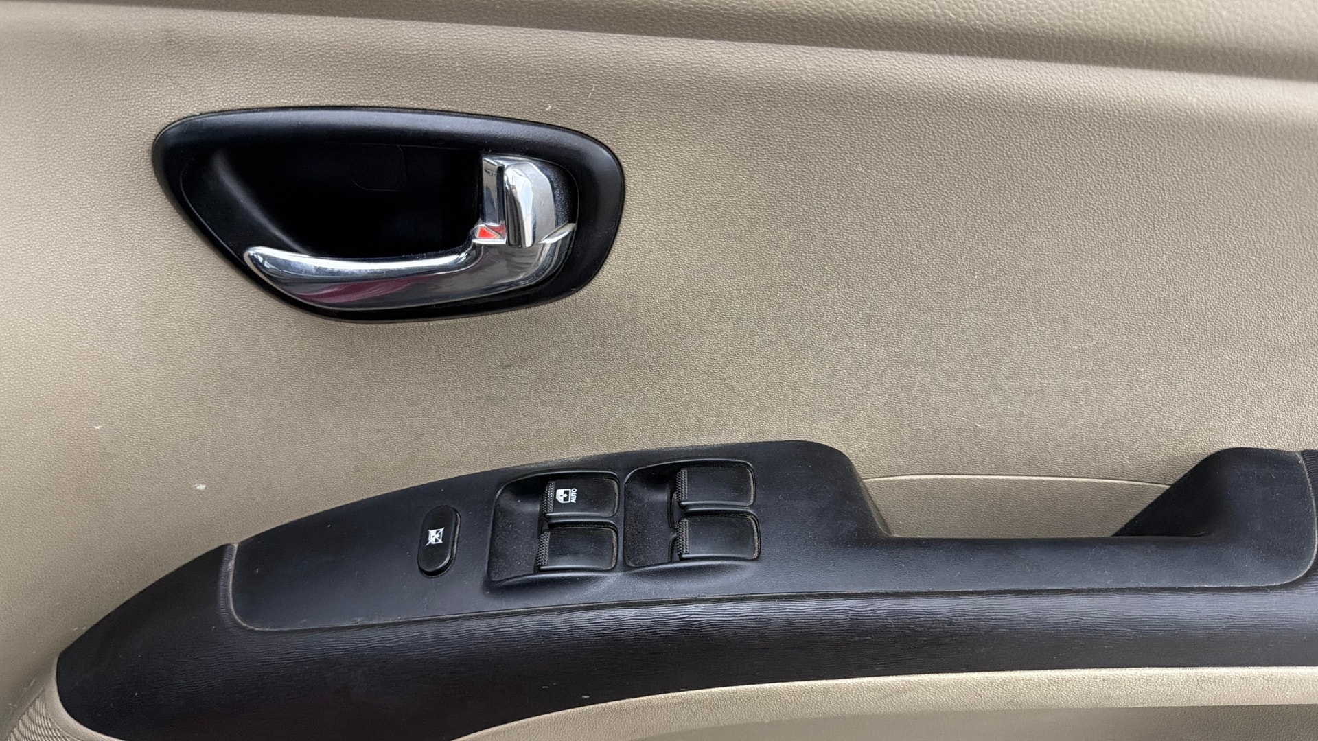 View 2015 Hyundai i10 1.2 Asta MT Image 32 Used 2015 Hyundai i10 1.2 Asta MT Image 32