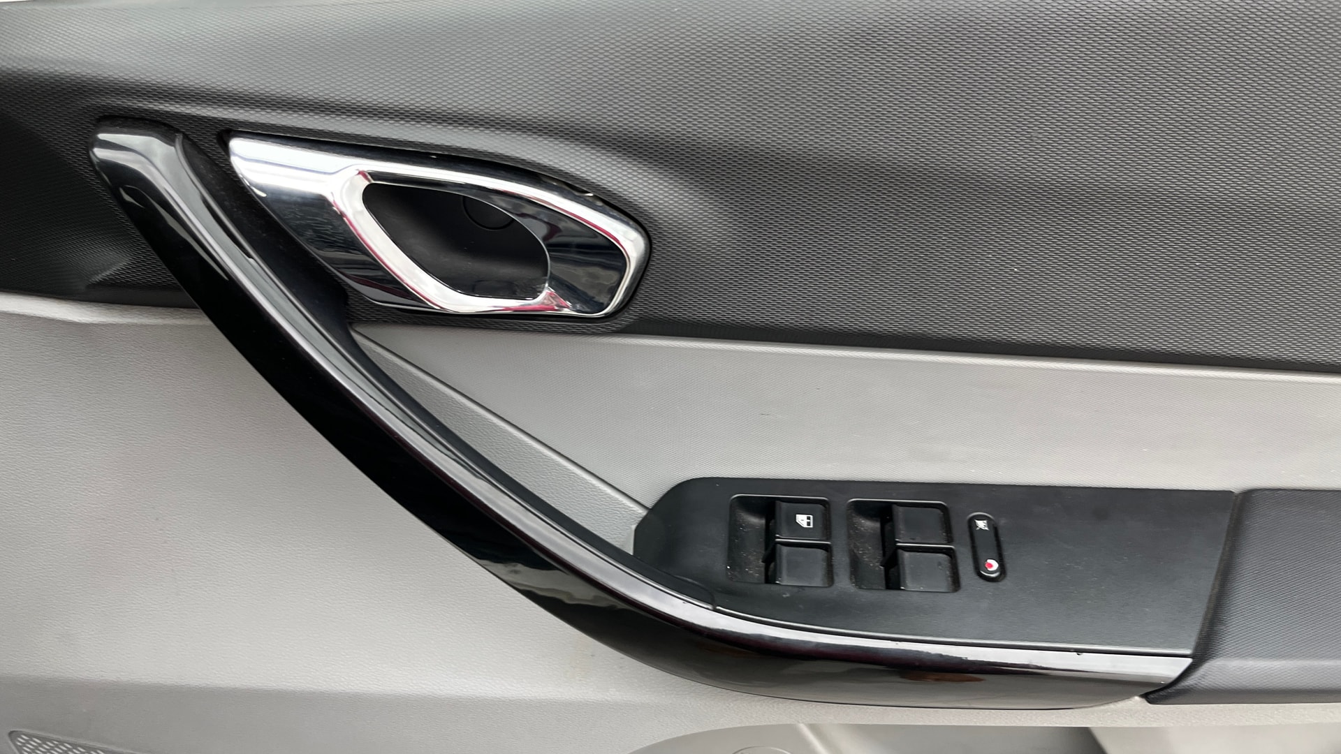 View 2020 Tata Tiago Revotorq XB Image 33 Used 2020 Tata Tiago Revotorq XB Image 33