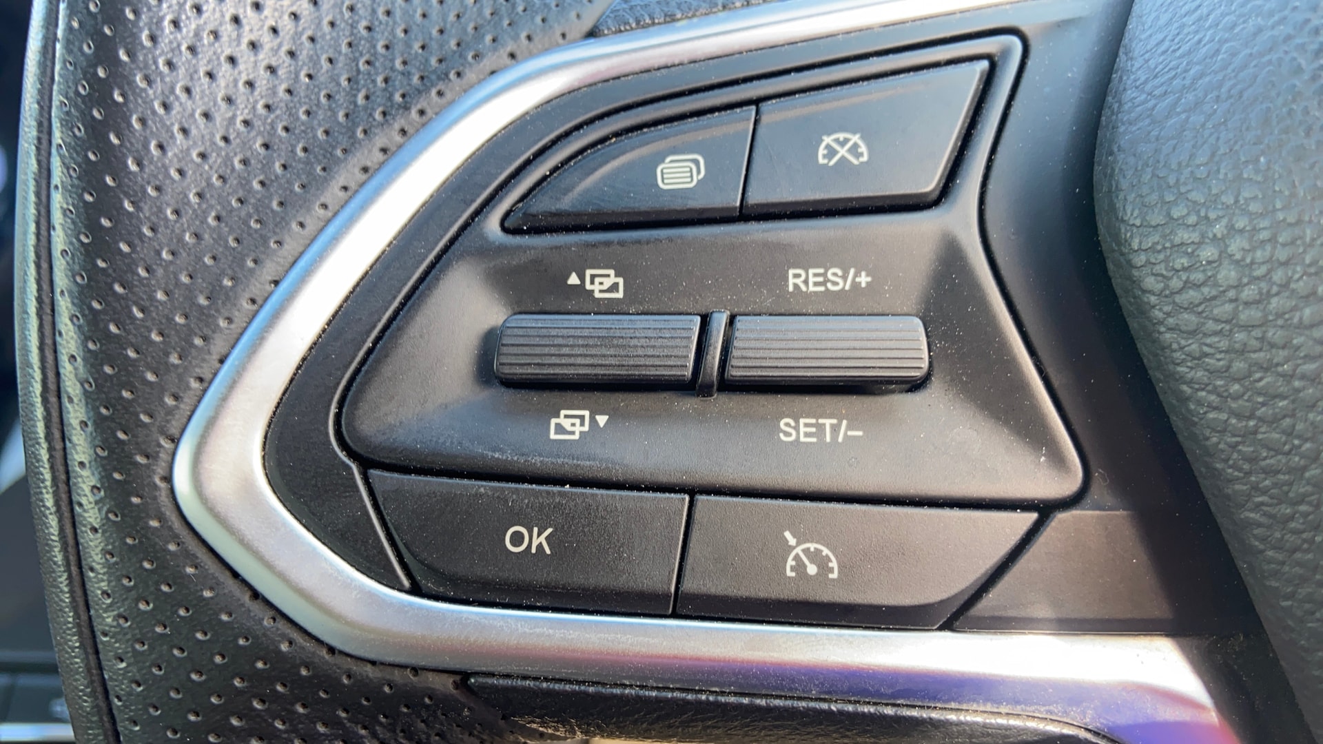 View 2023 MG Hector Sharp Diesel Image 3 Used 2023 MG Hector Sharp Diesel Image 3