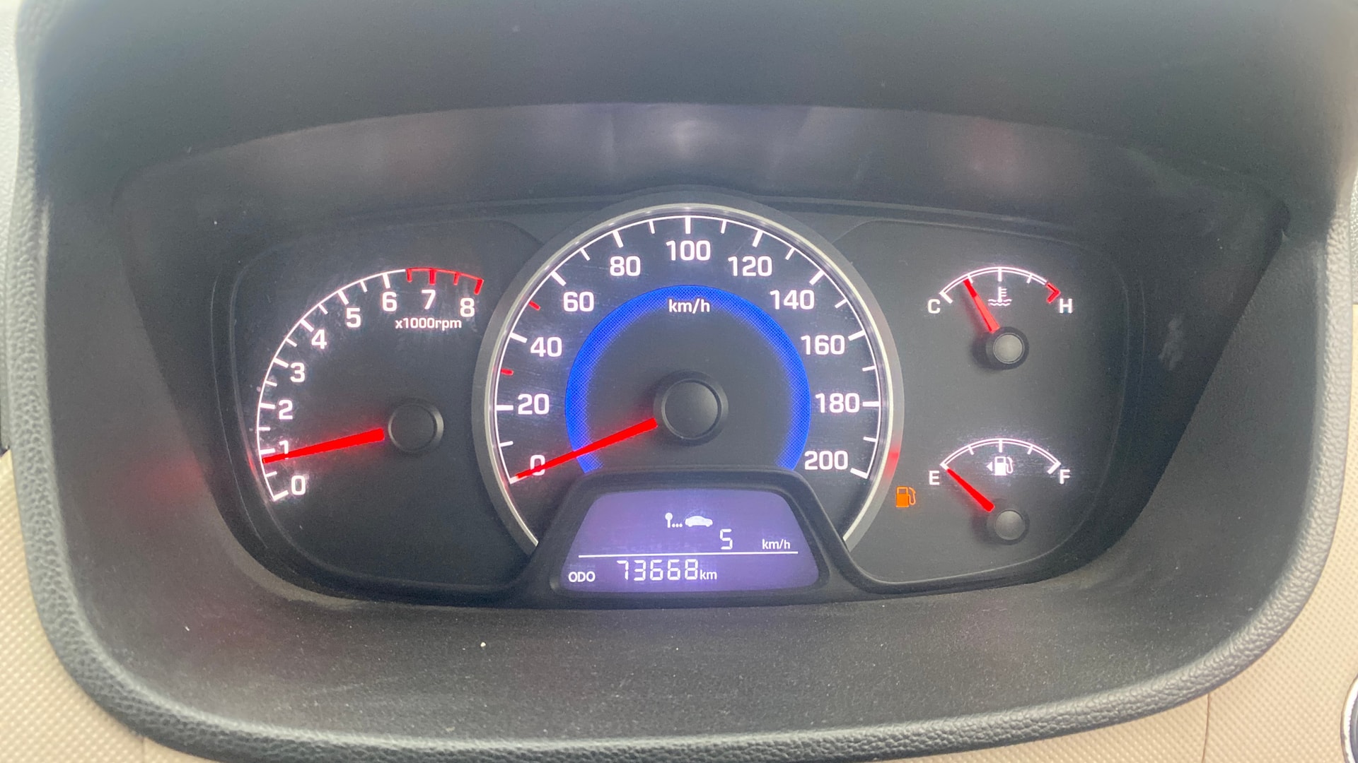 View 2014 Hyundai Grand i10 Sportz 1.2 Kappa Image 34 Used 2014 Hyundai Grand i10 Sportz 1.2 Kappa Image 34