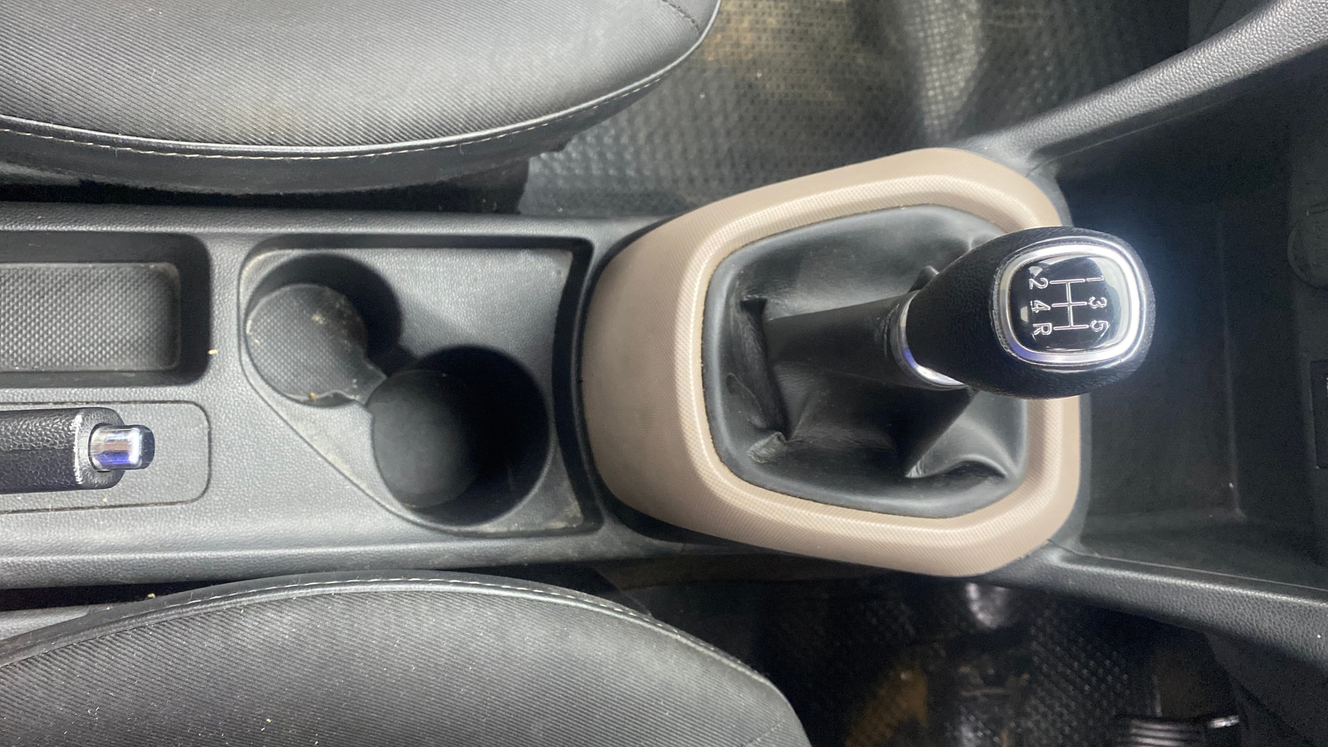 View 2014 Hyundai Grand i10 Sportz 1.2 Kappa Image 38 Used 2014 Hyundai Grand i10 Sportz 1.2 Kappa Image 38