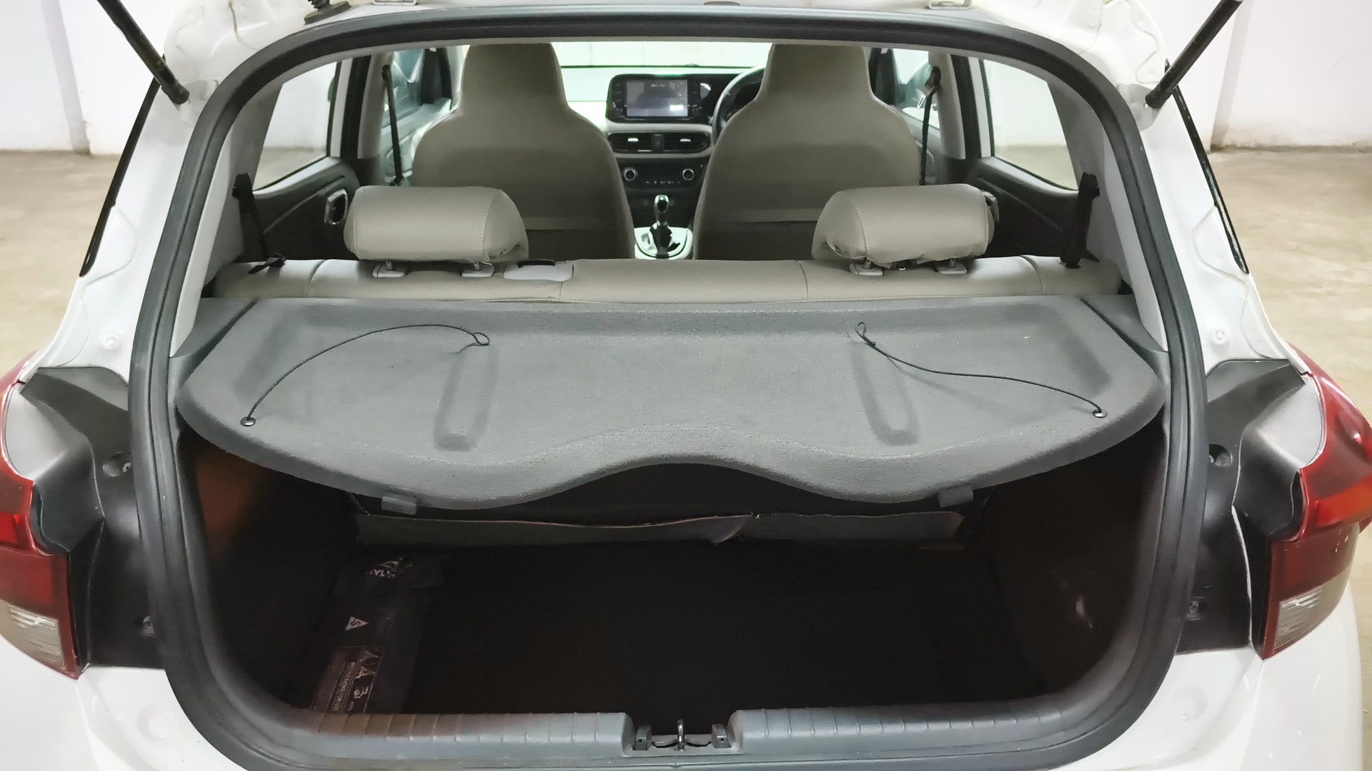 View 2023 Hyundai Grand i10 Nios Sportz Petrol AMT Image 11 Used 2023 Hyundai Grand i10 Nios Sportz Petrol AMT Image 11