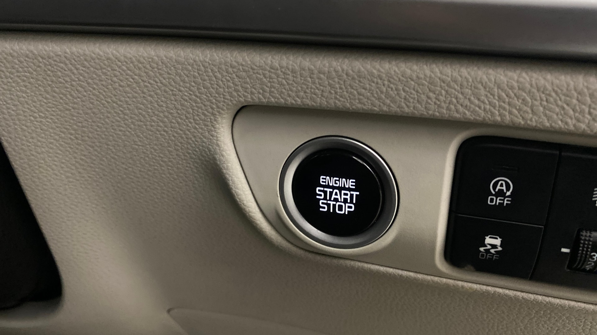 View 2023 Kia Carens Prestige 1.5 Petrol 7 STR Image 42 Used 2023 Kia Carens Prestige 1.5 Petrol 7 STR Image 42