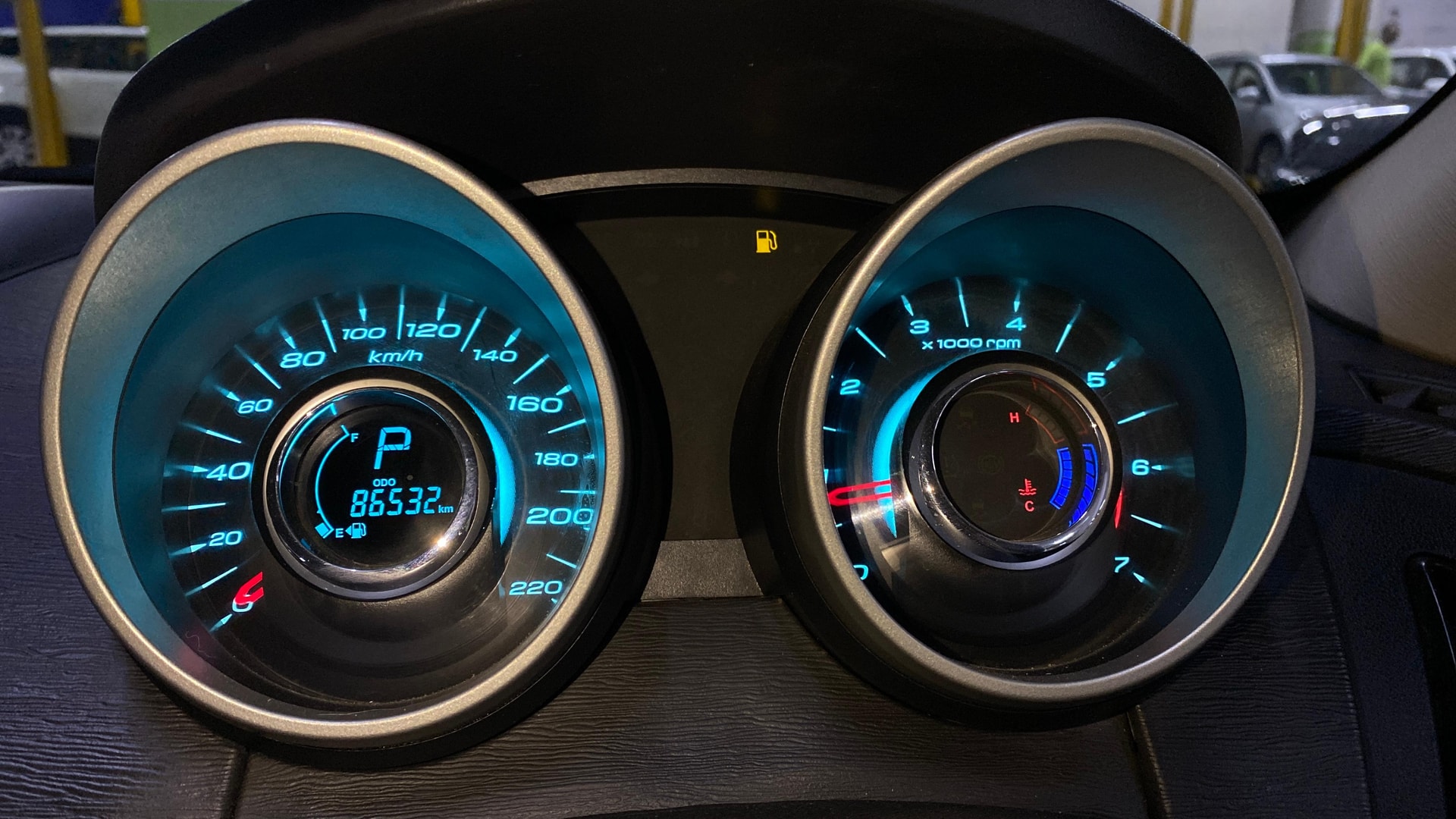 View 2017 Mahindra XUV500 W9 AT Image 22 Used 2017 Mahindra XUV500 W9 AT Image 22