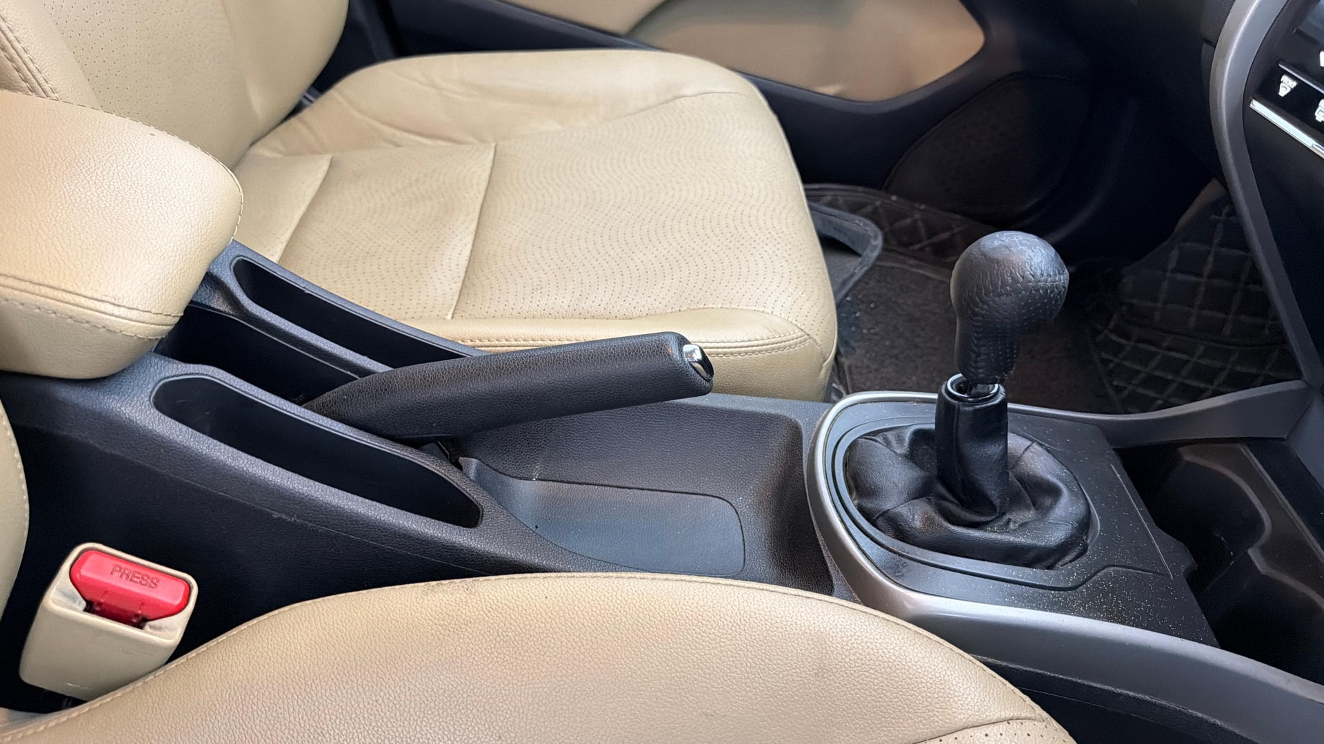 View 2017 Honda City ZX MT Diesel Anniversary Edition Image 41 Used 2017 Honda City ZX MT Diesel Anniversary Edition Image 41