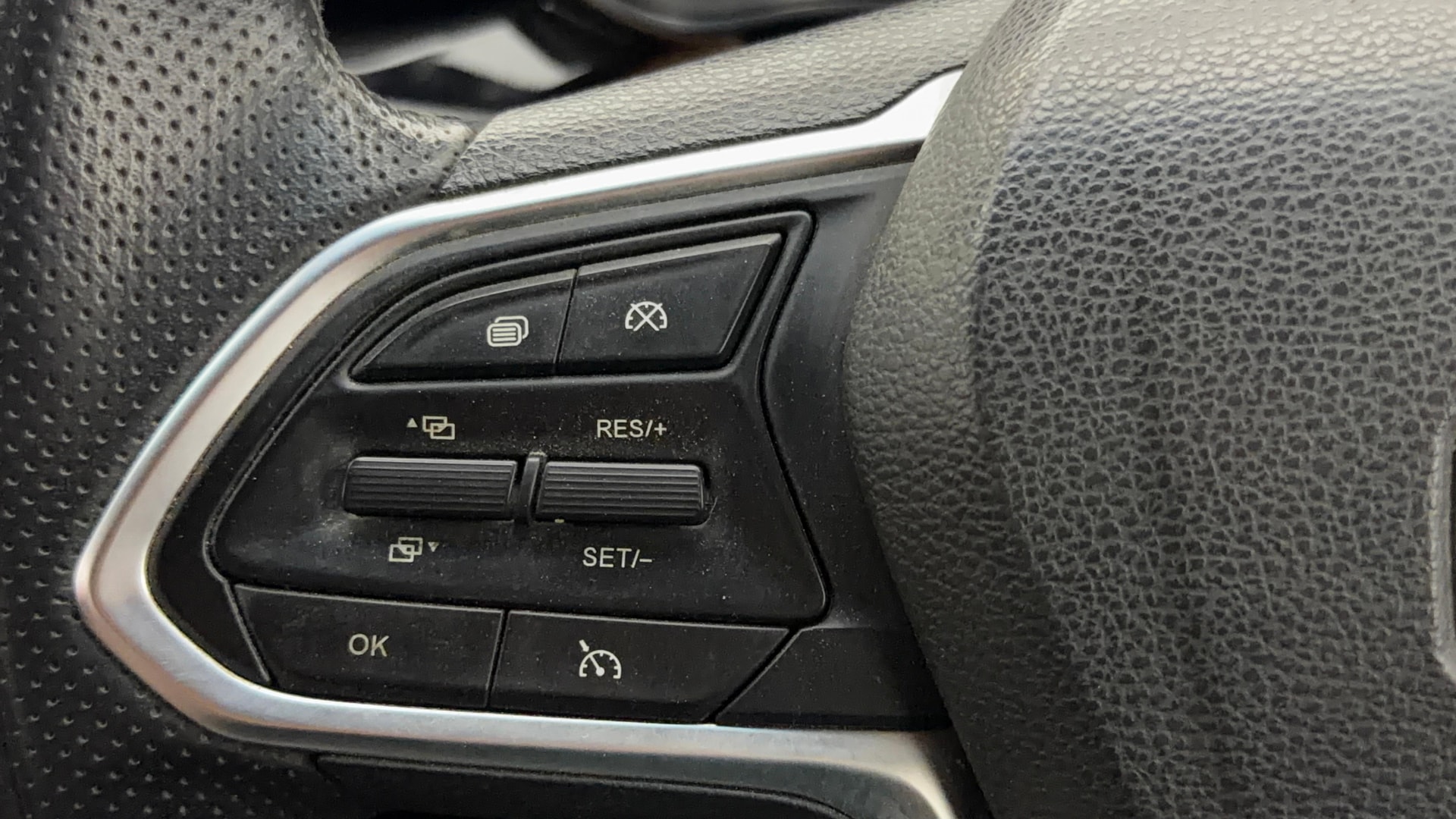 View 2023 MG Hector Plus Sharp Pro 6 Seater Diesel Image 3 Used 2023 MG Hector Plus Sharp Pro 6 Seater Diesel Image 3