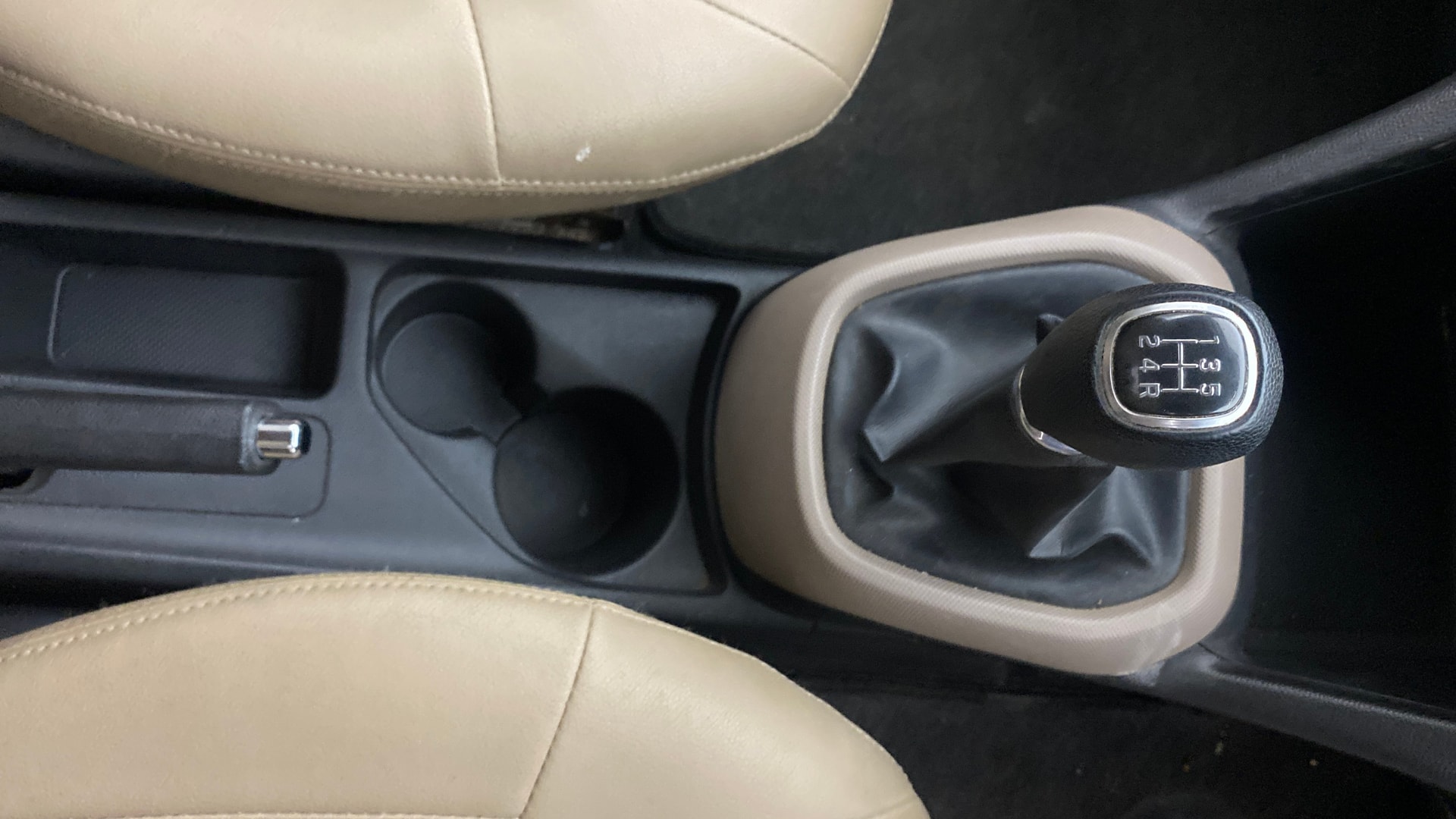 View 2015 Hyundai Grand i10 1.2 Asta Petrol Image 38 Used 2015 Hyundai Grand i10 1.2 Asta Petrol Image 38