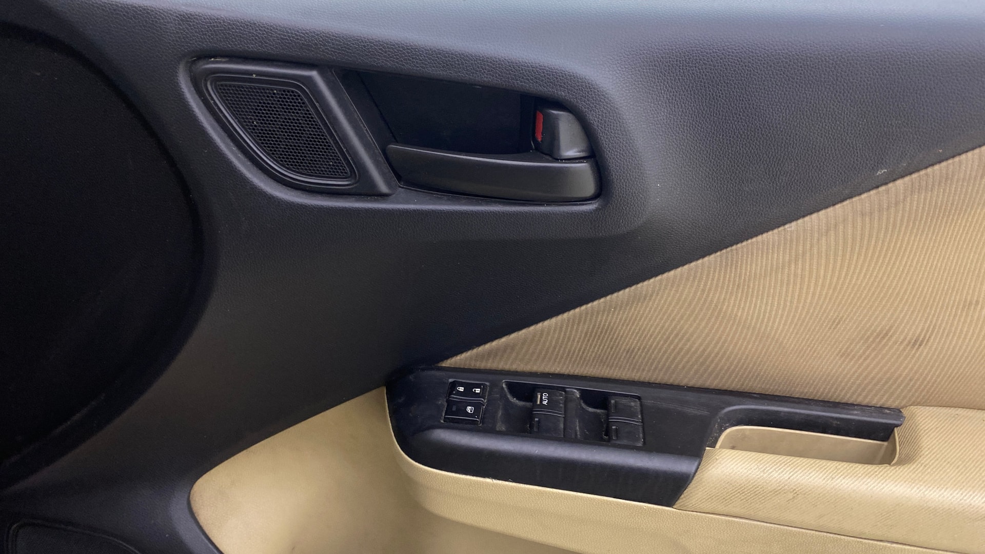View 2015 Honda City ZX MT Diesel Anniversary Edition Image 33 Used 2015 Honda City ZX MT Diesel Anniversary Edition Image 33