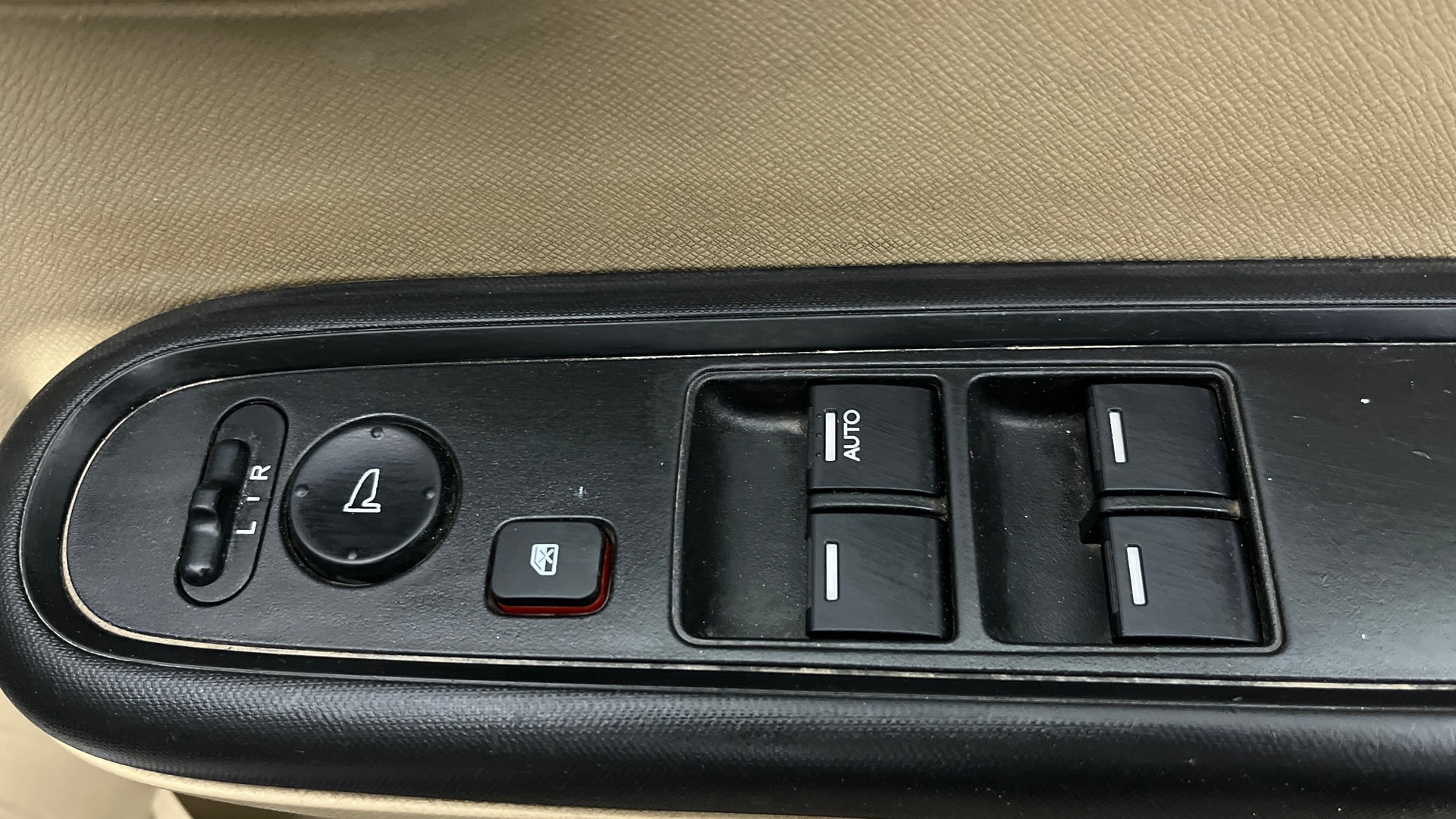 View 2017 Honda Amaze E MT Petrol BS IV Image 33 Used 2017 Honda Amaze E MT Petrol BS IV Image 33