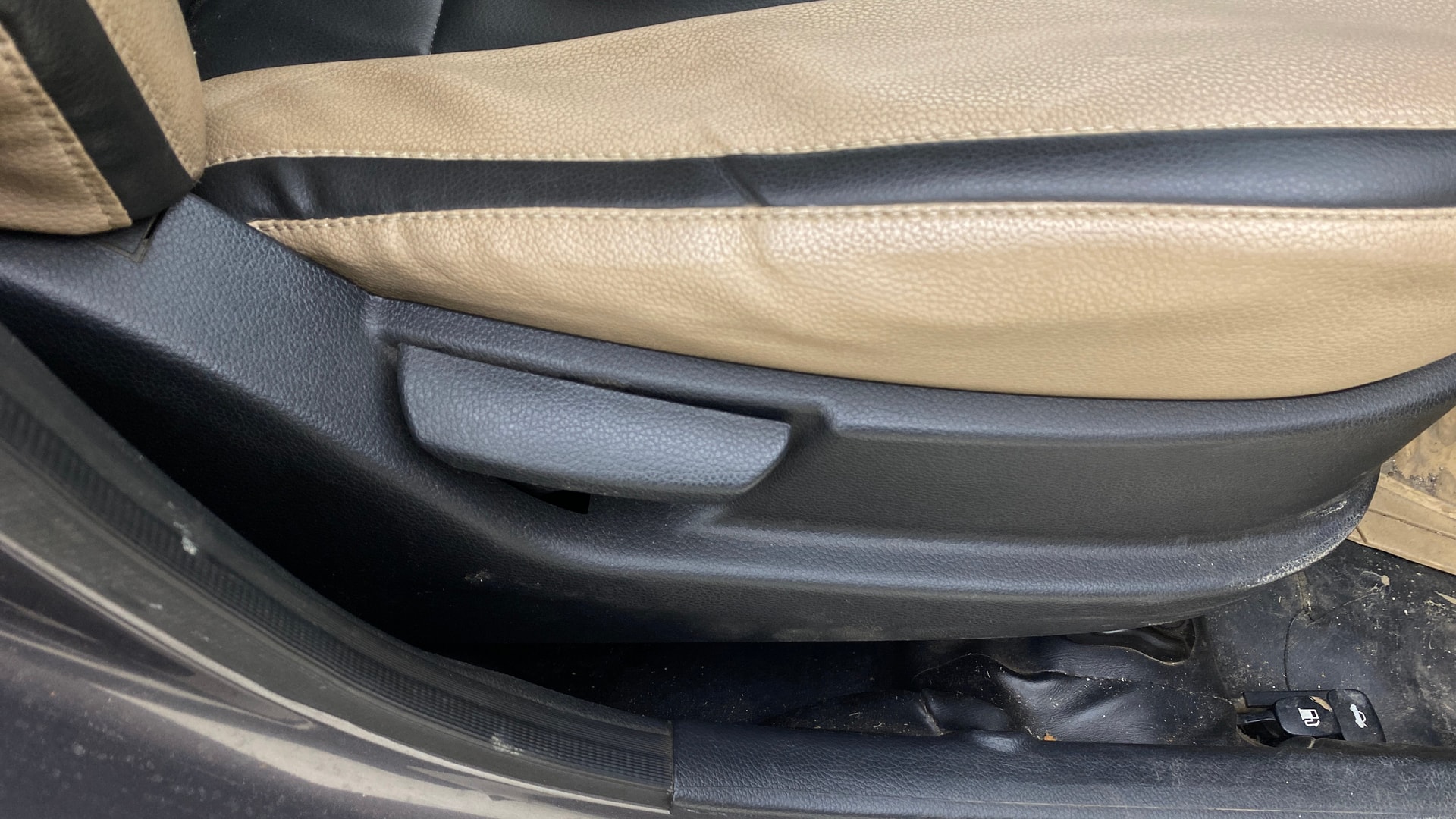 View 2017 Hyundai EON Sportz Image 18 Used 2017 Hyundai EON Sportz Image 18